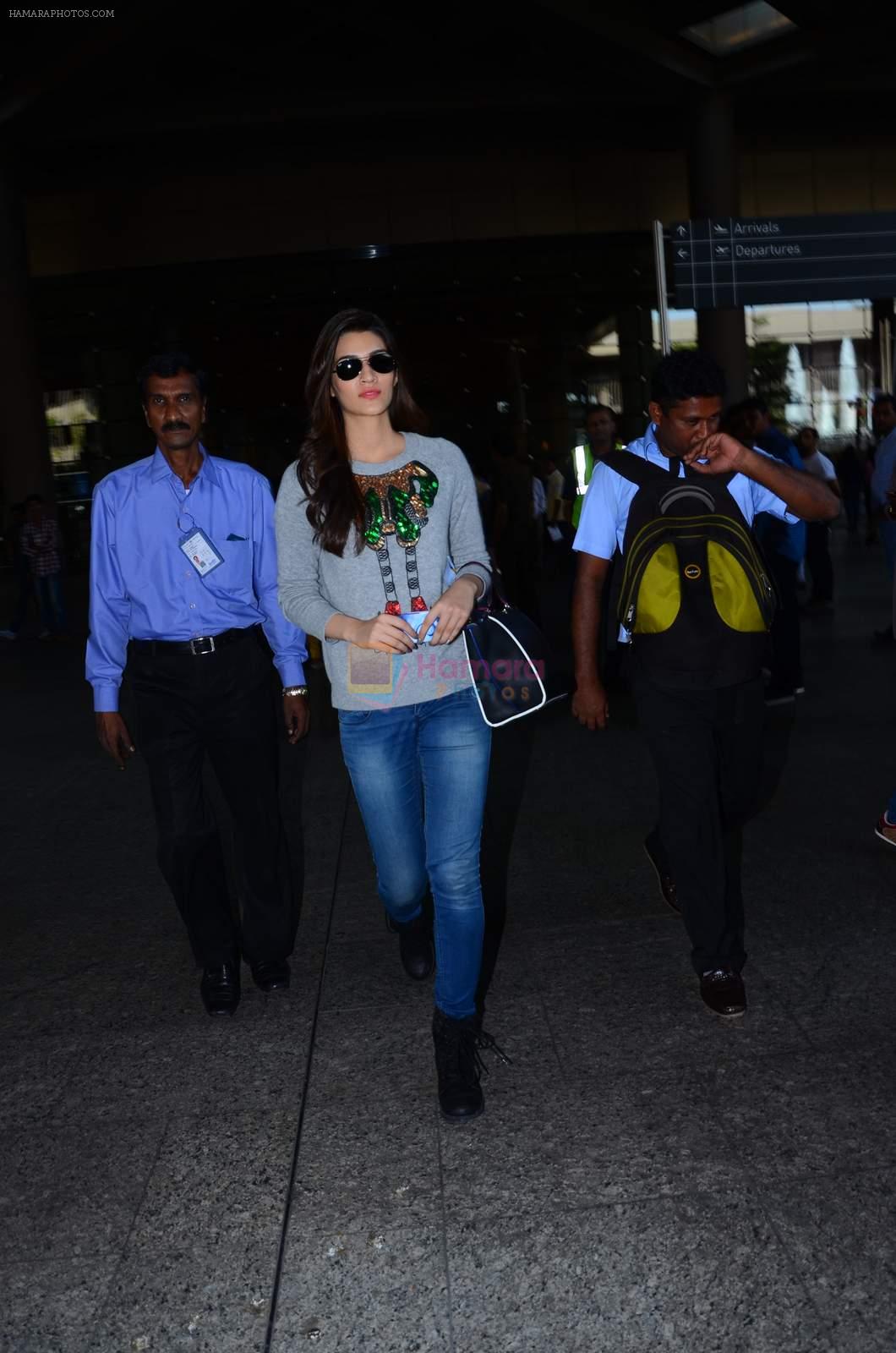 Kriti Sanon with Dilwale team returns from London on 2nd Dec 2015