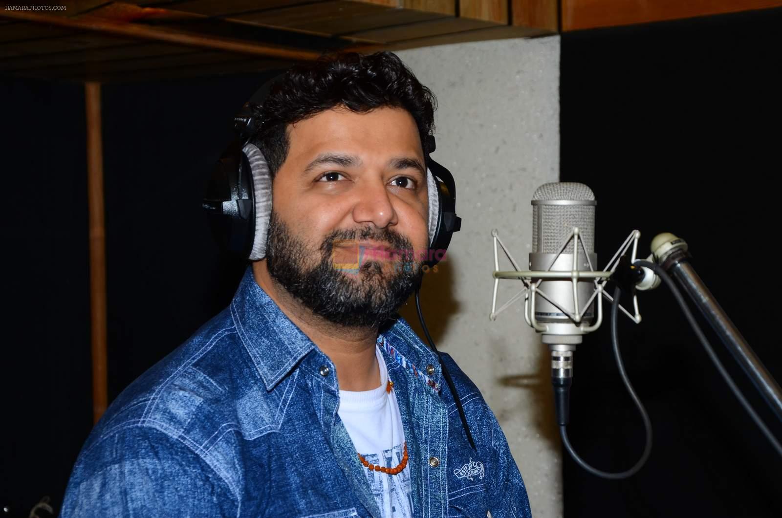Avadhoot Gupte at song recording on 3rd Dec 2015