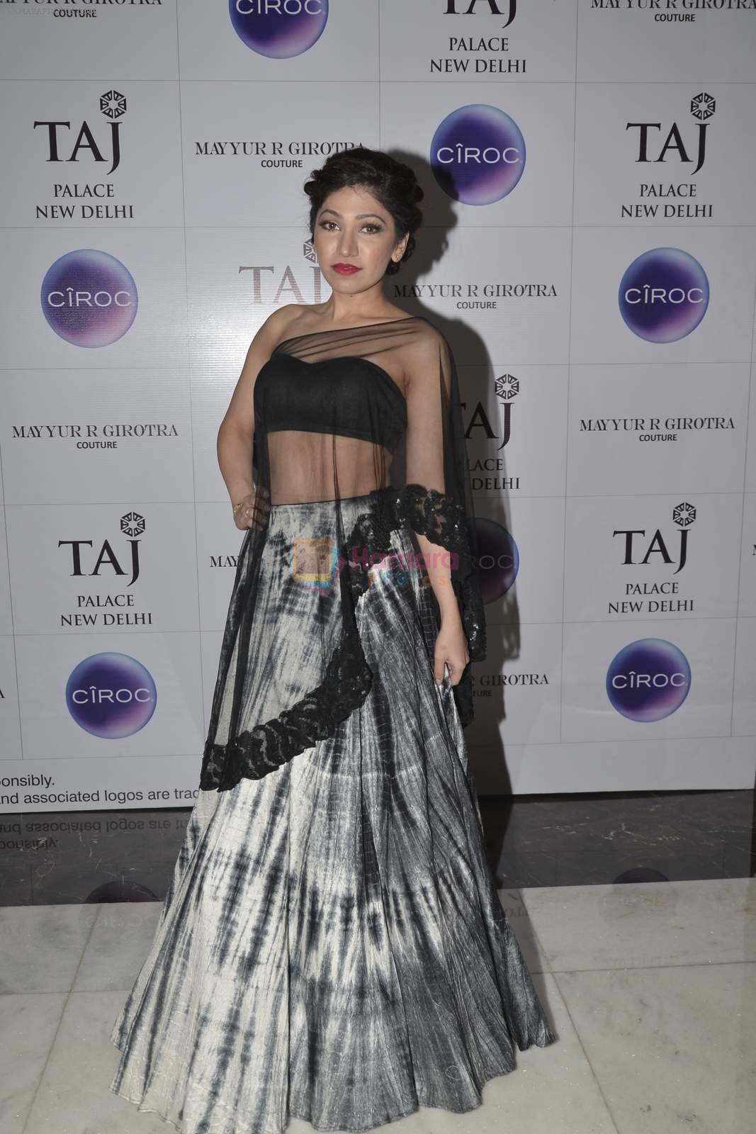 Tulsi Kumar at Mayyur Girotra Show at Taj Hotel in Delhi on 5th Dec 2015