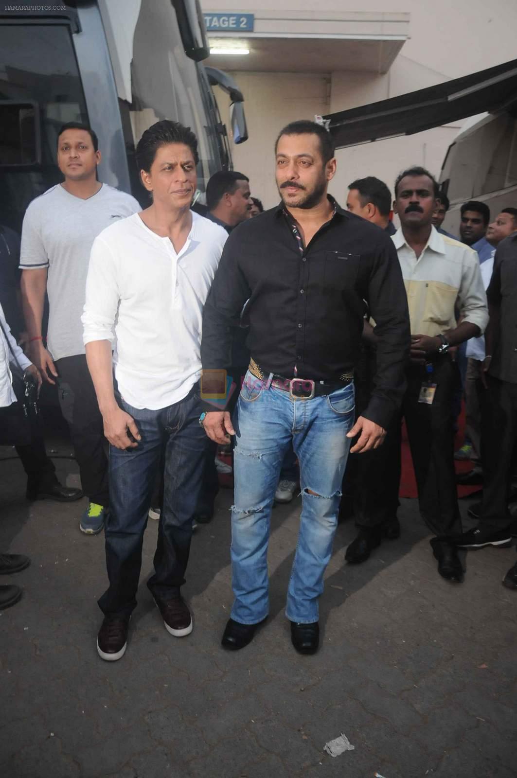 Shahrukh Khan and Salman Khan snapped at Mehboob on 8th Dec 2015