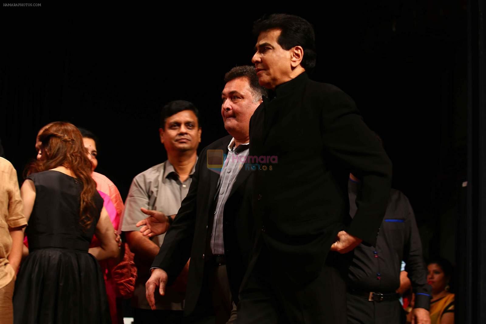 Rishi Kapoor and Jeetendra at Amit Kumar's 50th bday on 9th Dec 2015