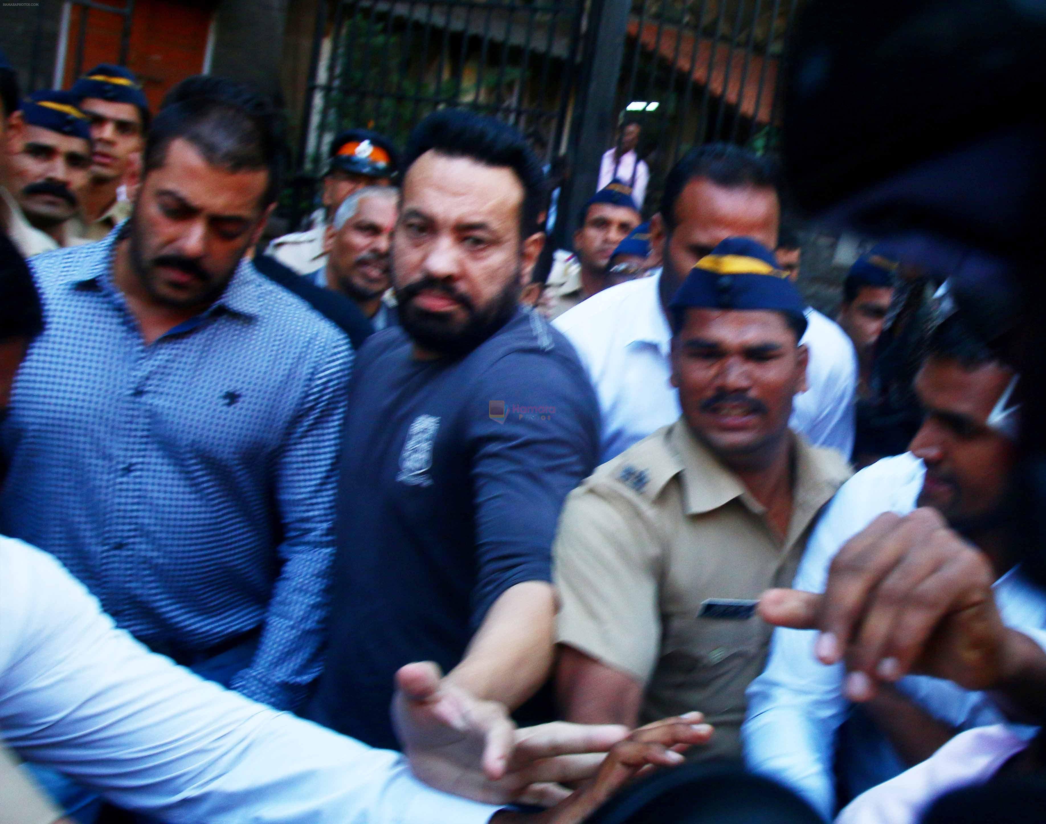 Salman Khan snapped at the court on 10th Dec 2015