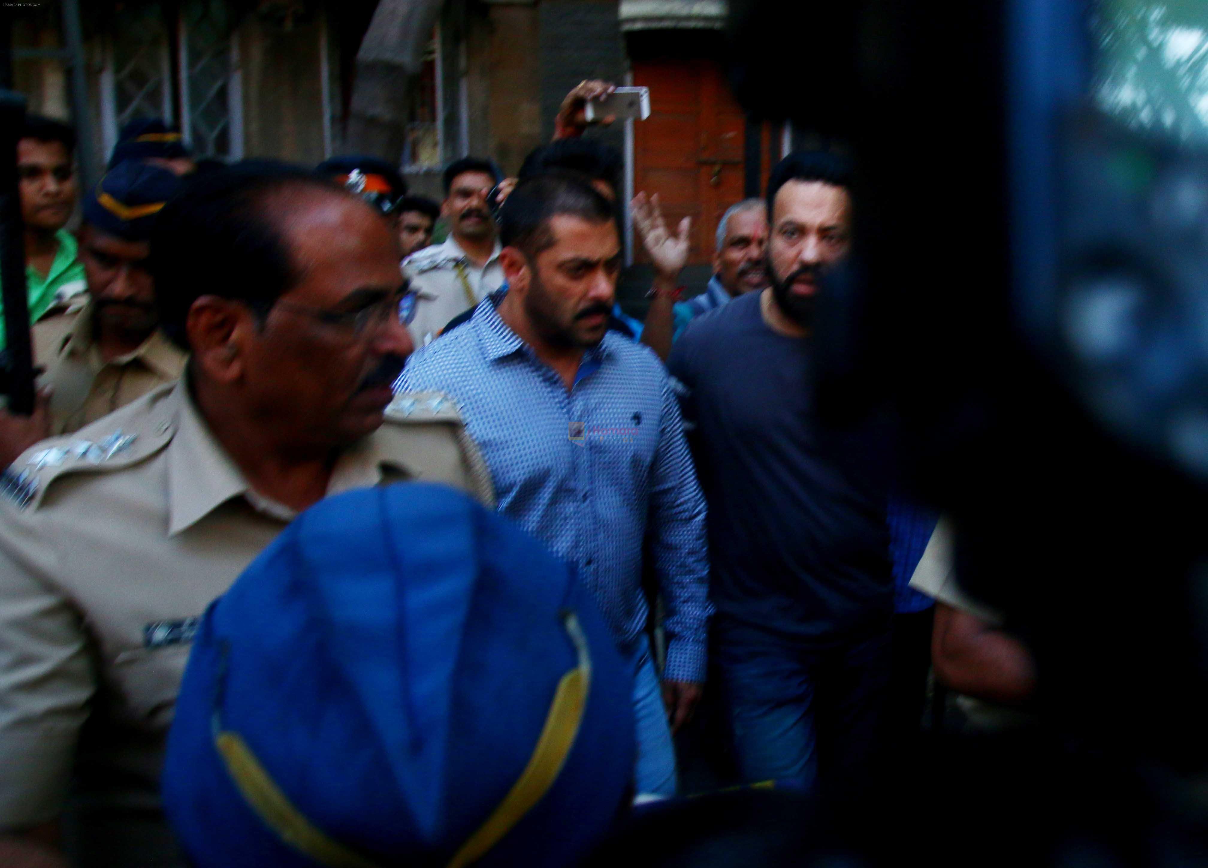 Salman Khan snapped at the court on 10th Dec 2015