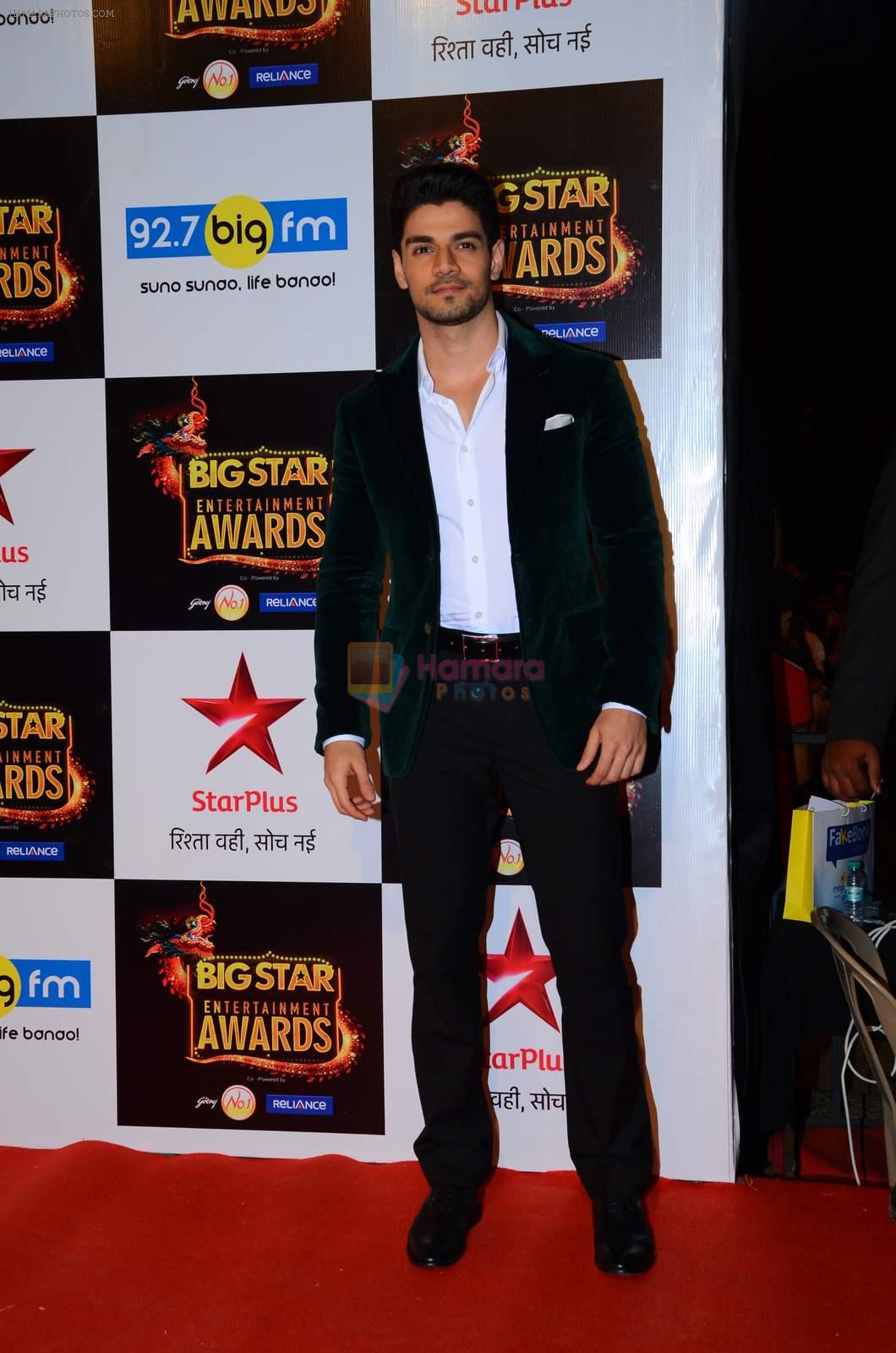 Sooraj Pancholi at Big Star Awards in Mumbai on 13th Dec 2015