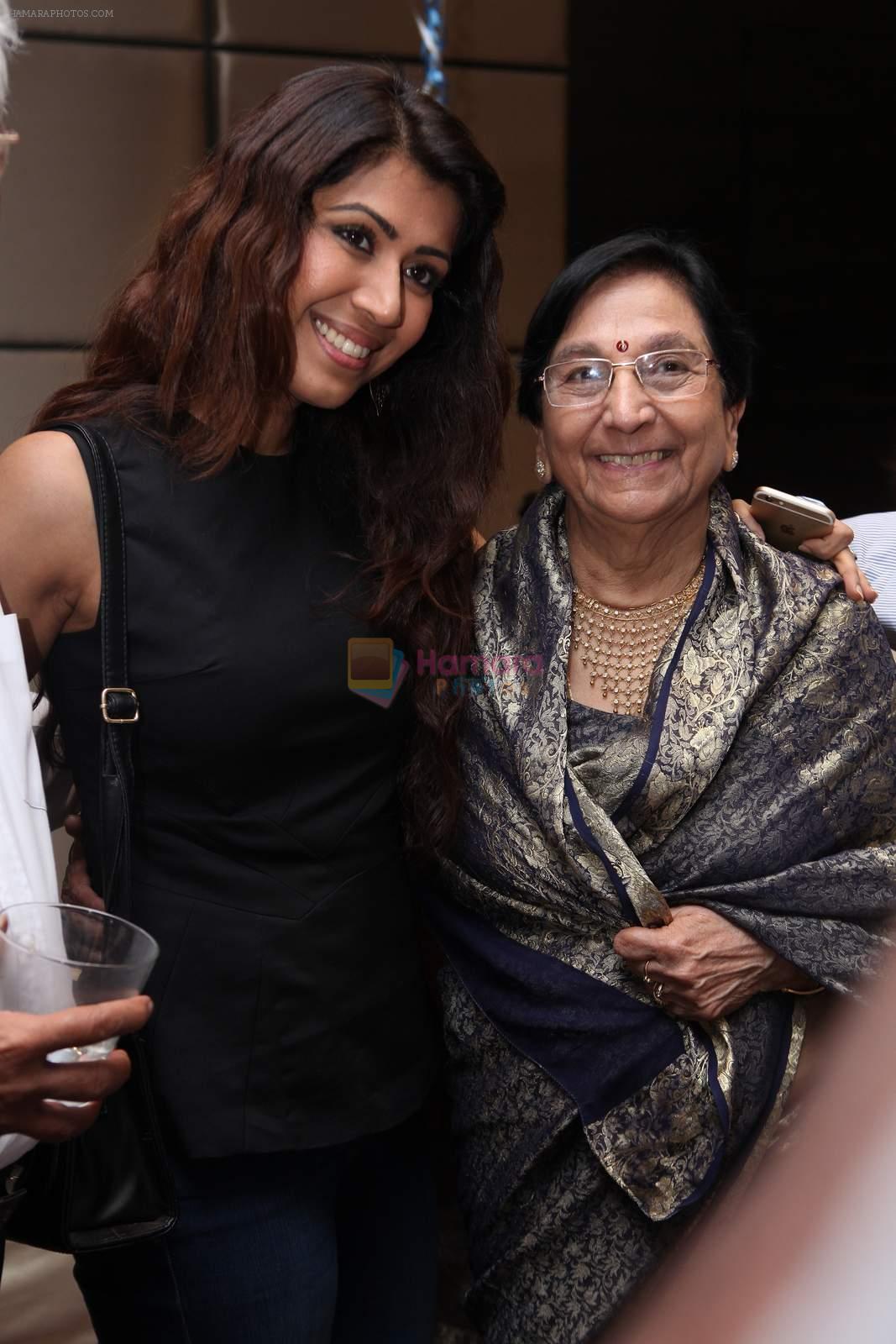 Ankita Bhargava with Usha Kanwarpal at Bikramjeet's bday bash for mom on 14th Dec 2015