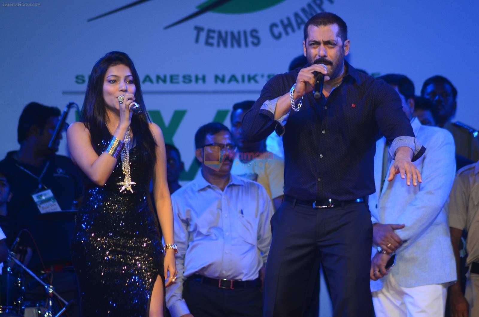 Salman Khan at ladies tennis opening ceremony at Vashi on 14th Dec 2015