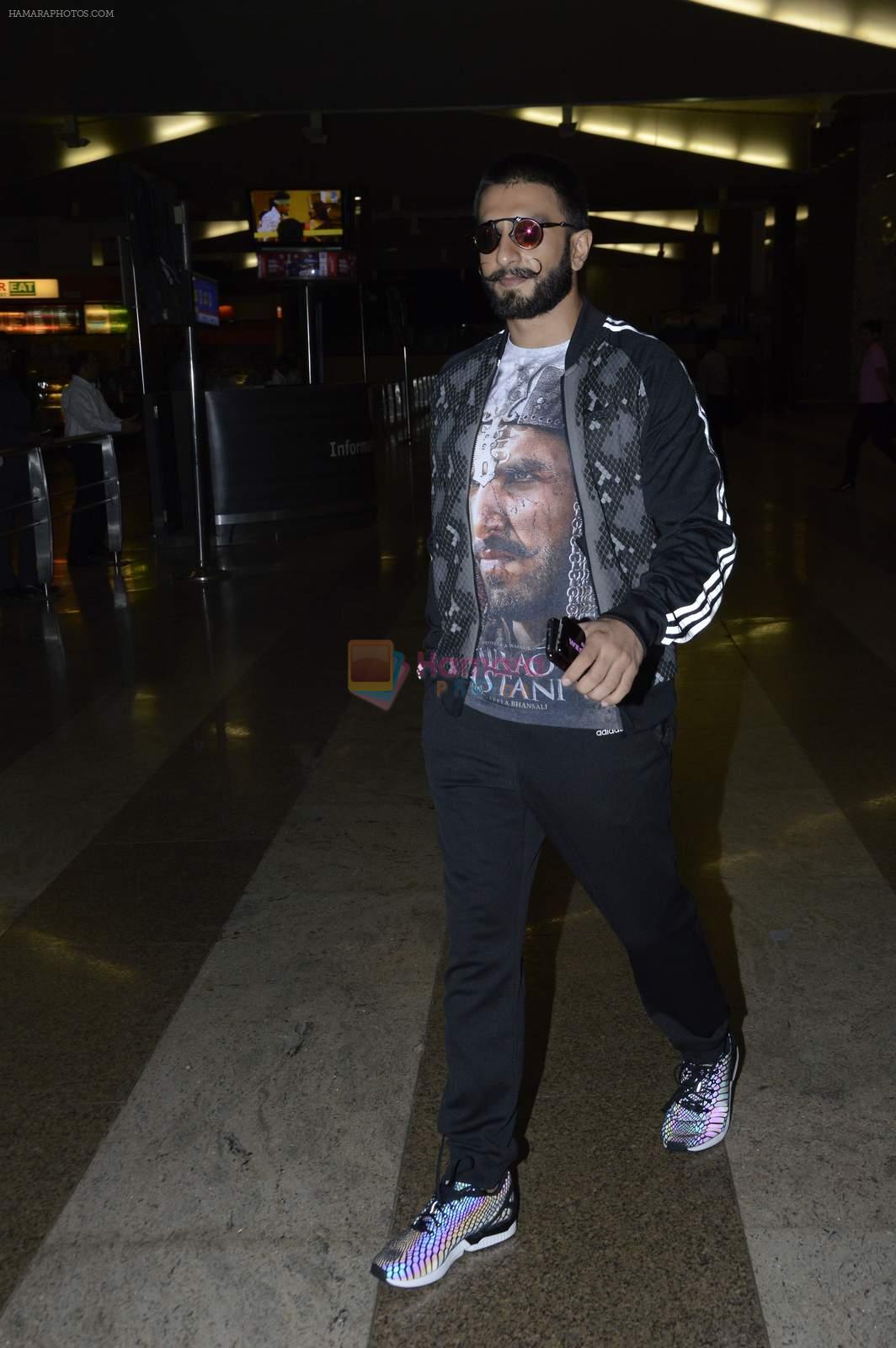 Ranveer Singh snapped at airport on 16th Dec 2015