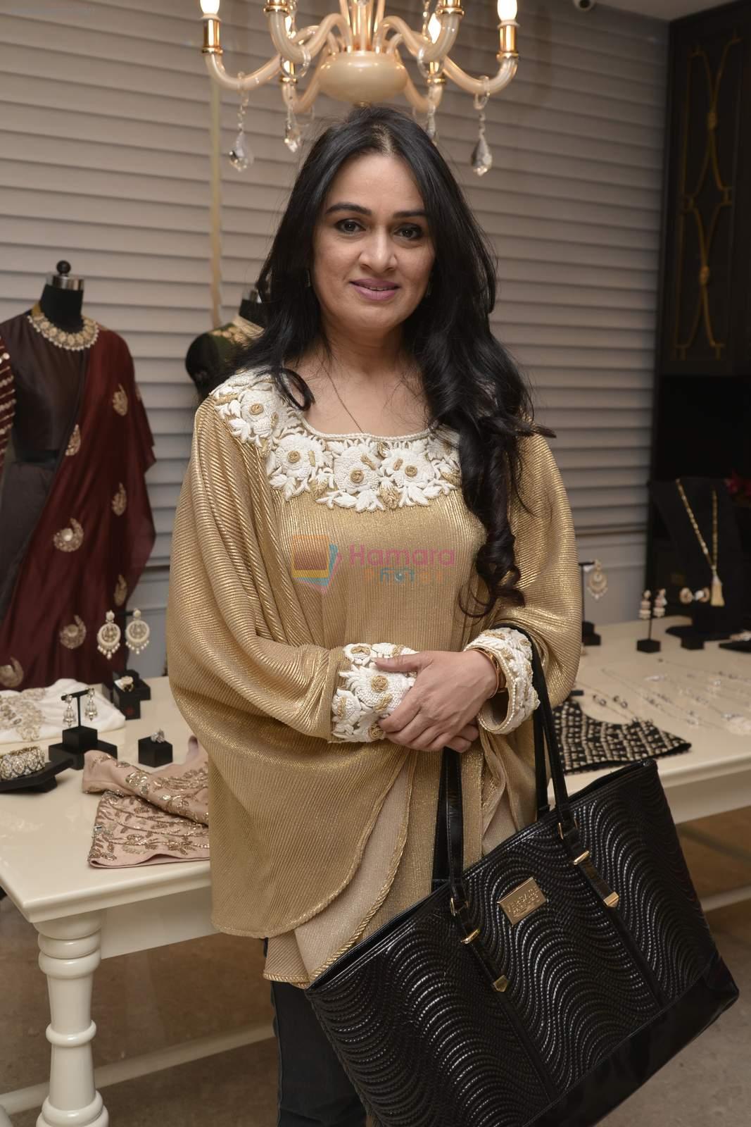 Padmini Kolhapure at Payal Singhal and Moksh Jewellery preview on 17th Dec 2015