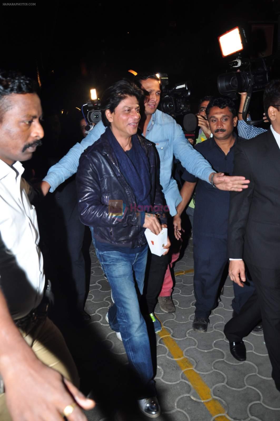 Shahrukh Khan at Dilwale screening in PVR Juhu and PVR Andheri on 17th Dec 2015