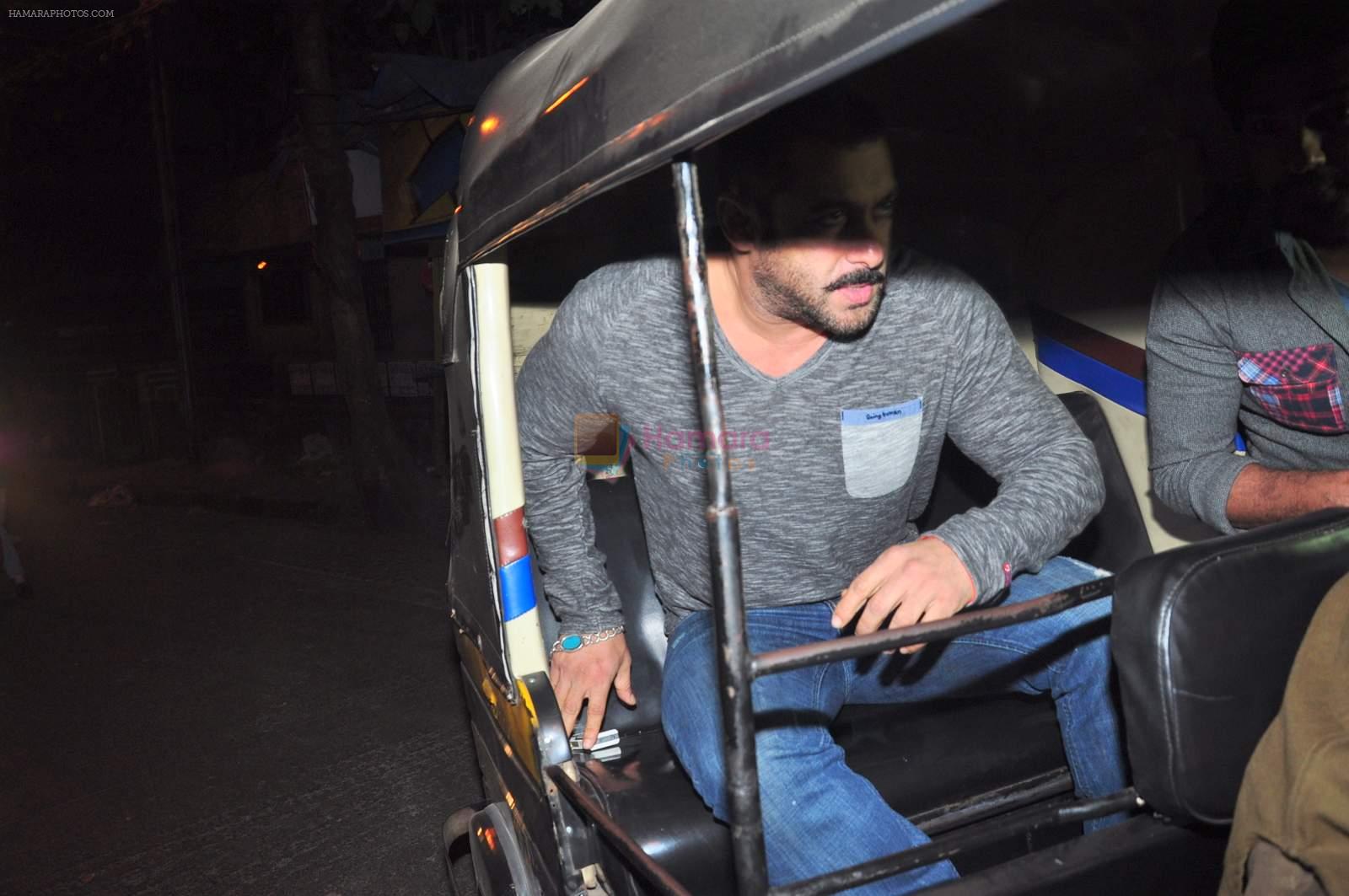 Salman Khan snapped in a rick post dinner with father and Sajid Nadiadwala on 20th Dec 2015