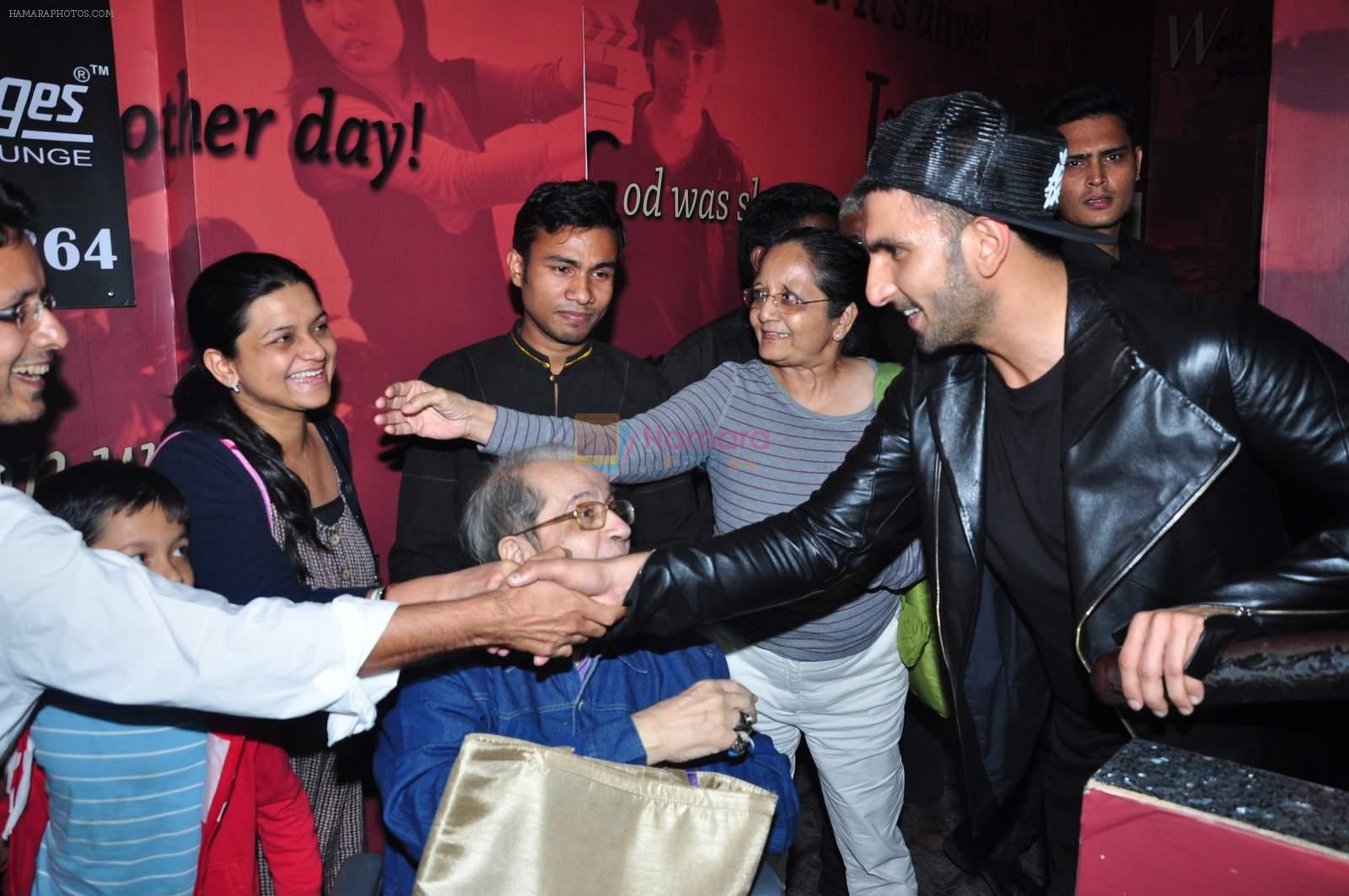 Ranveer Singh visits cinema halls on 20th Dec 2015