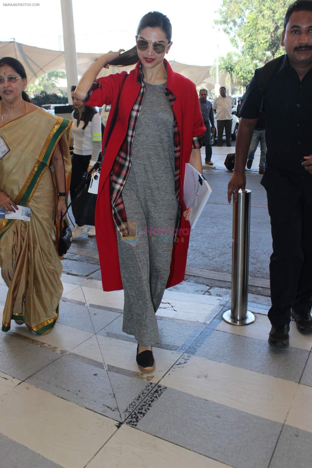 Deepika Padukone snapped at airport on 21st Dec 2015