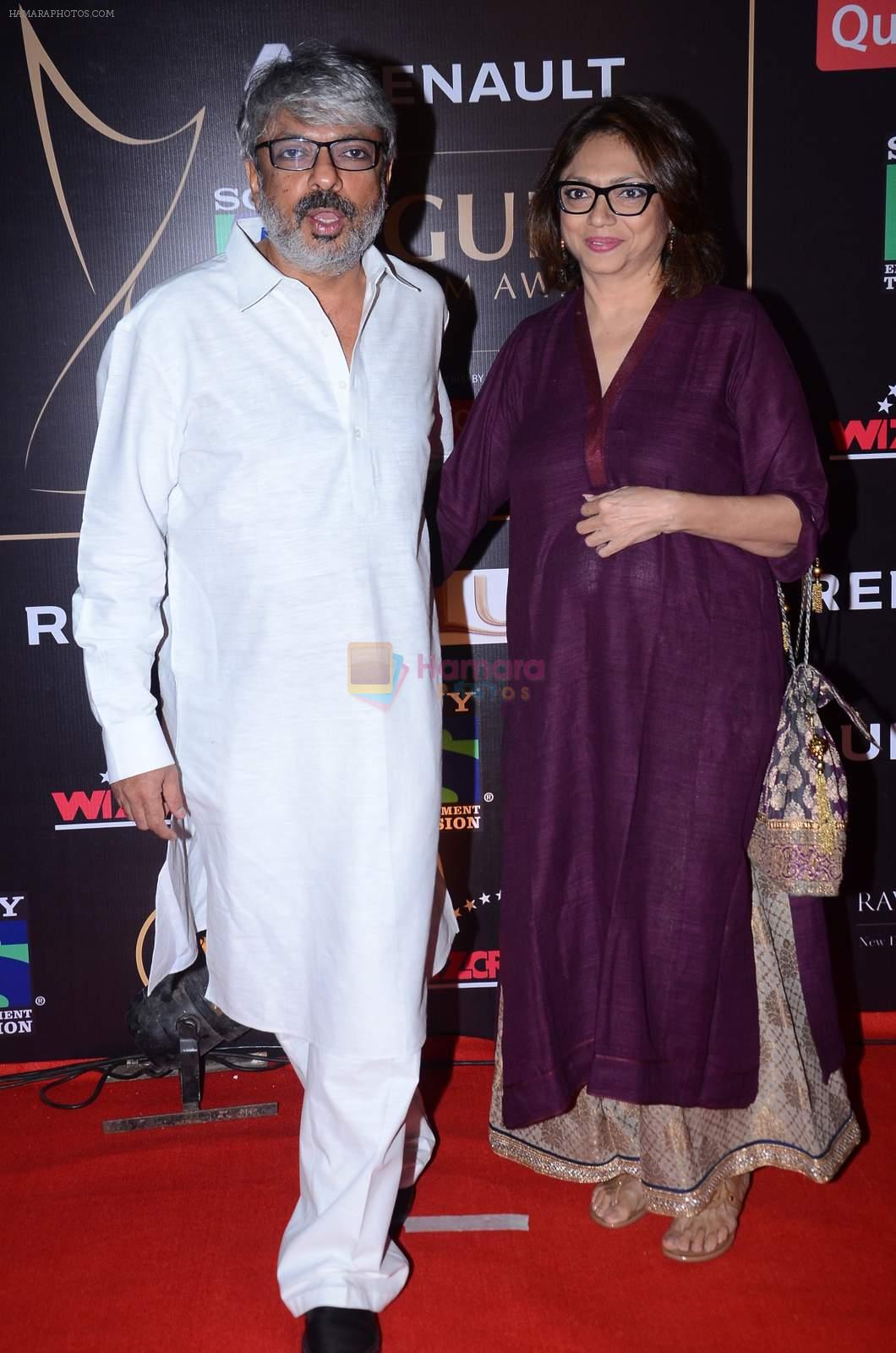 Sanjay Leela Bhansali, Bela Sehgal at Producer's Guild Awards on 22nd Dec 2015