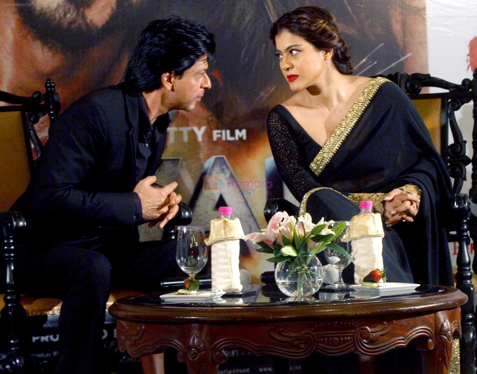 Shahrukh Khan and Kajol in Kolkatta for Dilwale promotions on 22nd Dec 2015