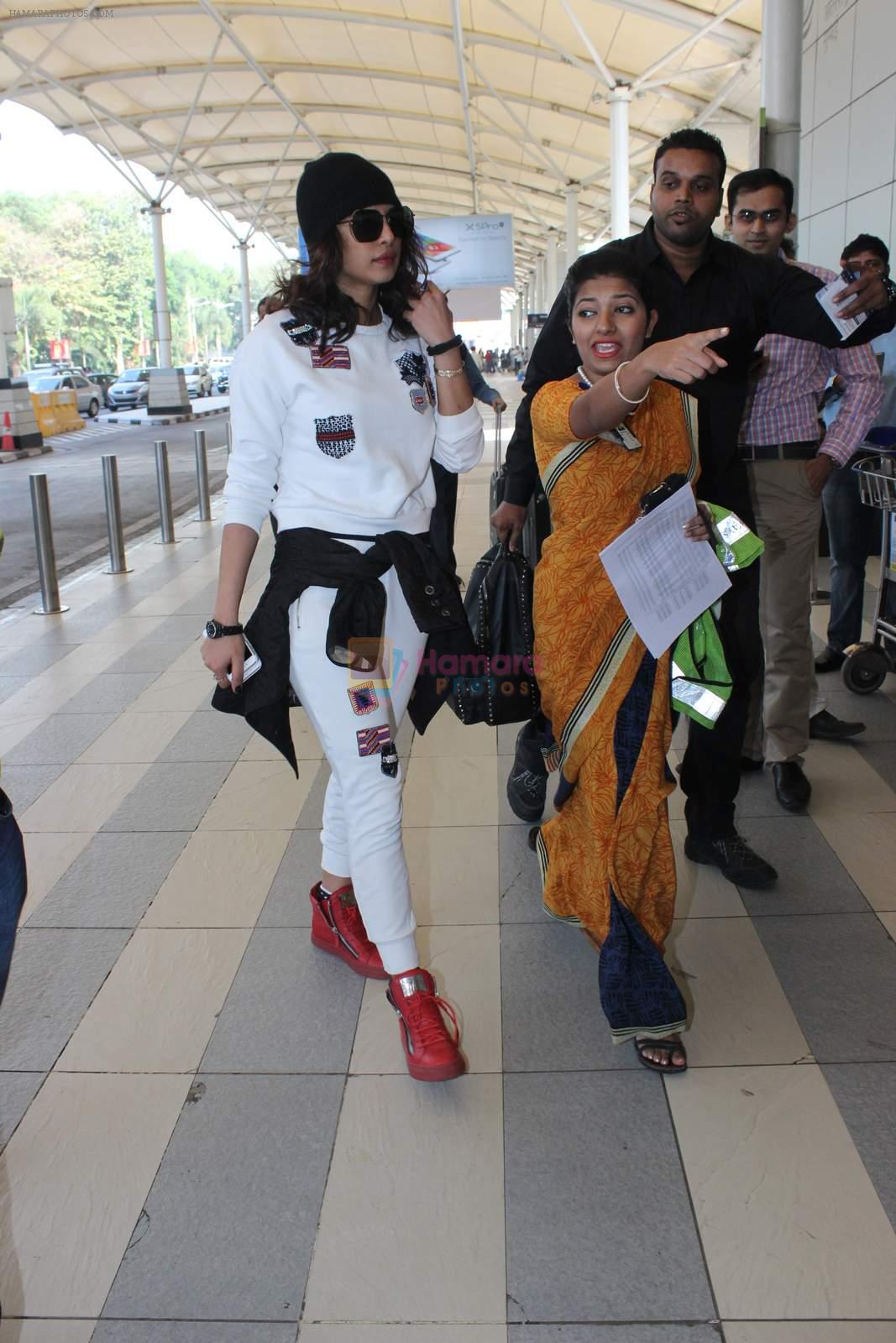 Priyanka Chopra snapped at airport on 23rd Dec 2015