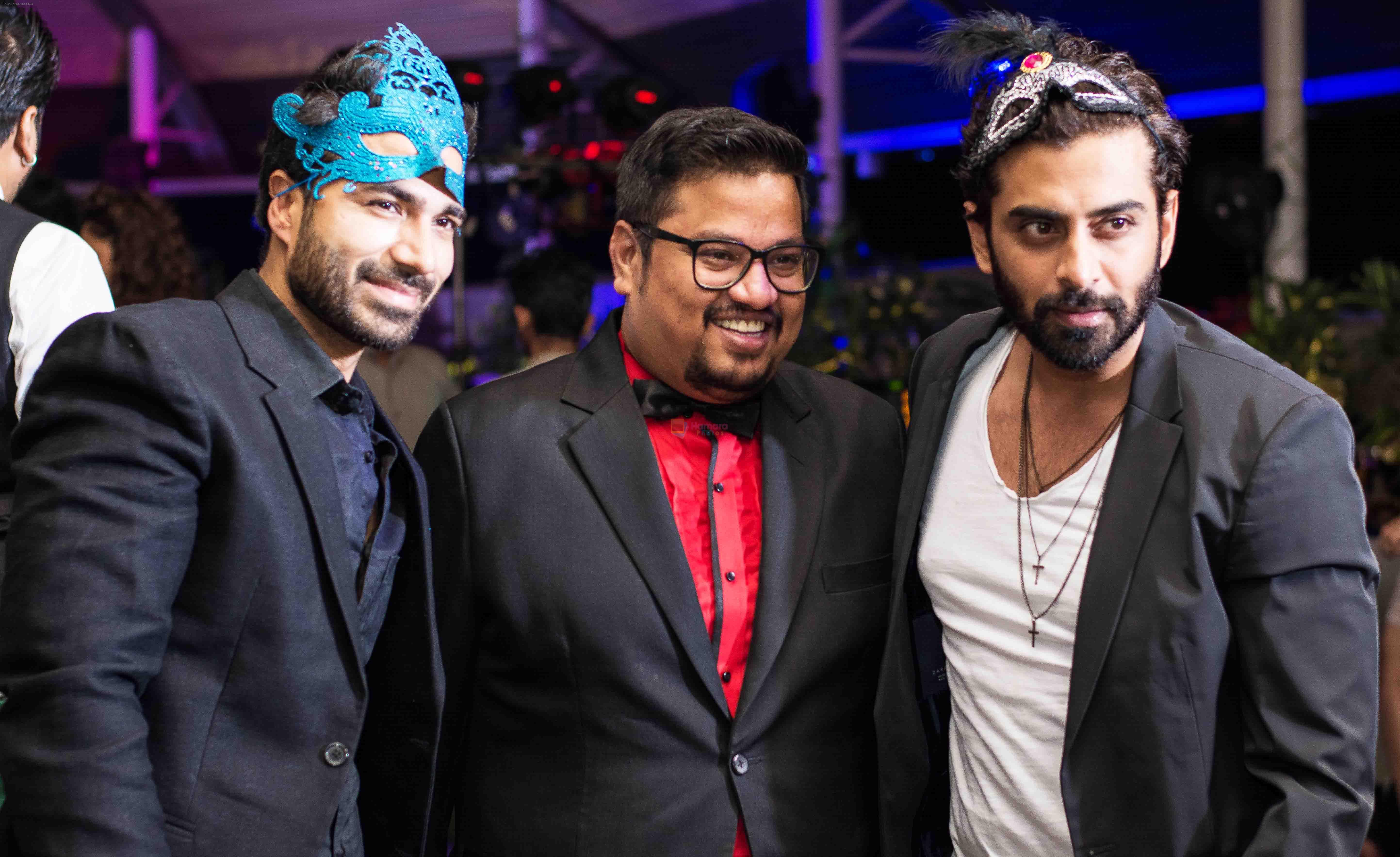 Celebs with Fashion Director Shakir Shaikh's Theme Based Festive Party at Opa! Bar Cafe.2