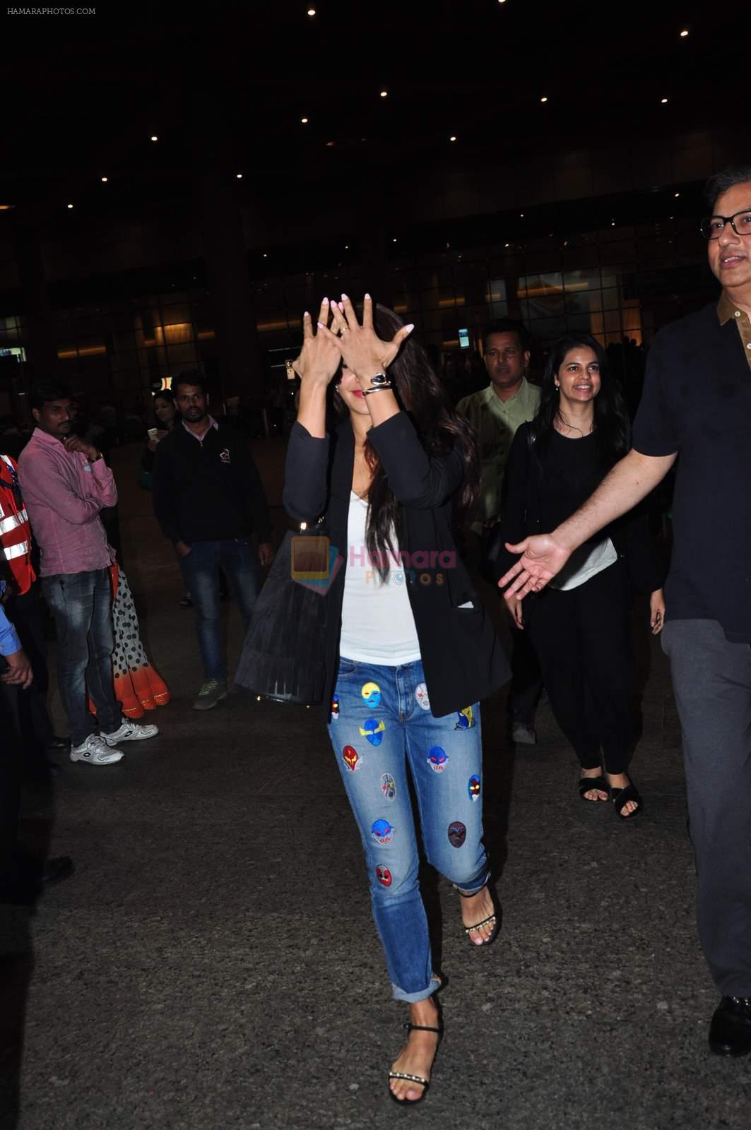 Jacqueline Fernandez snapped at airport on 1st Jan 2016