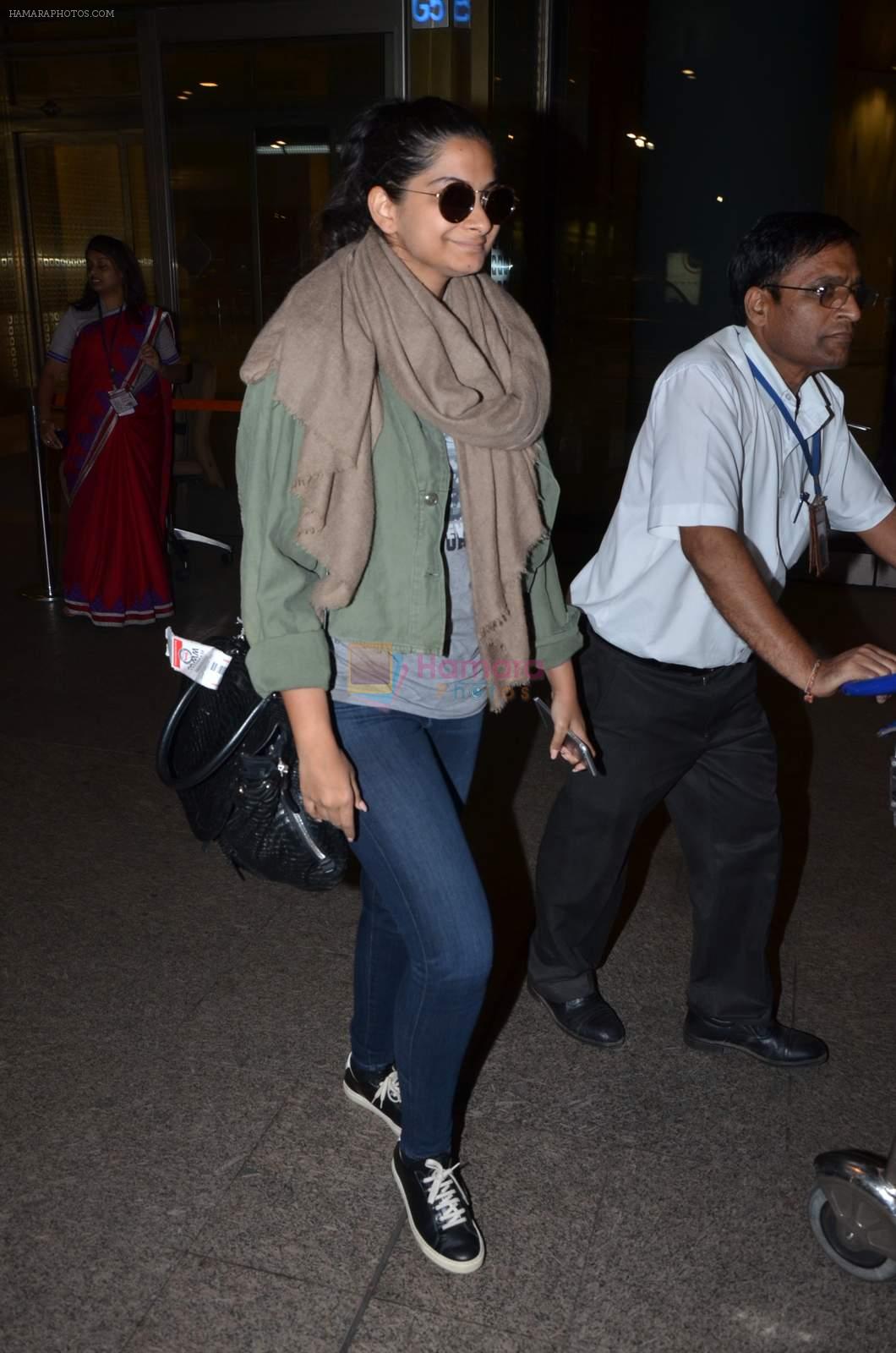 Rhea Kapoor snapped at airport on 2nd Jan 2016