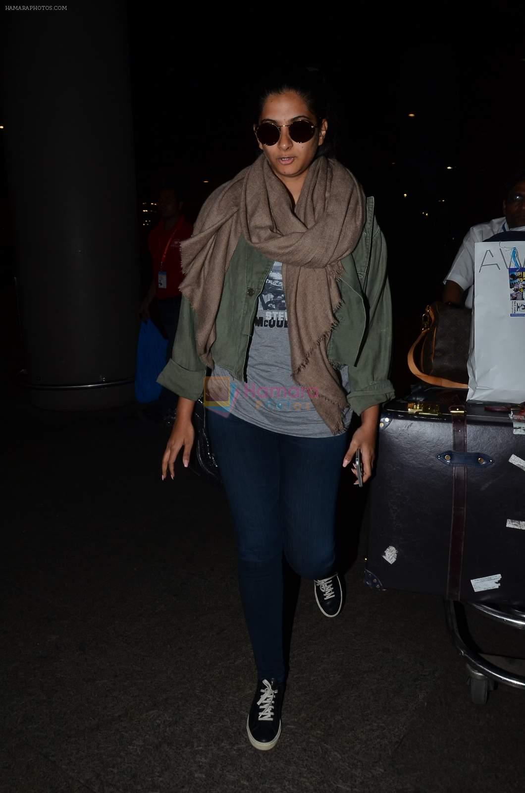 Rhea Kapoor snapped at airport on 2nd Jan 2016