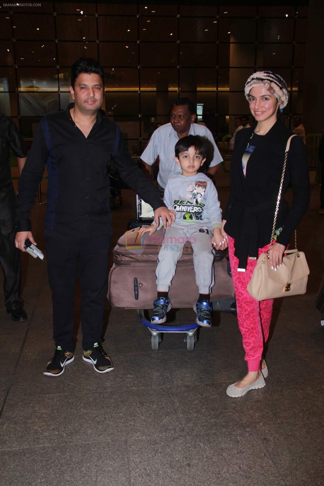 Bhushan Kumar, Divya Khosla Kumar snapped at international airport on 3rd Jan 2016