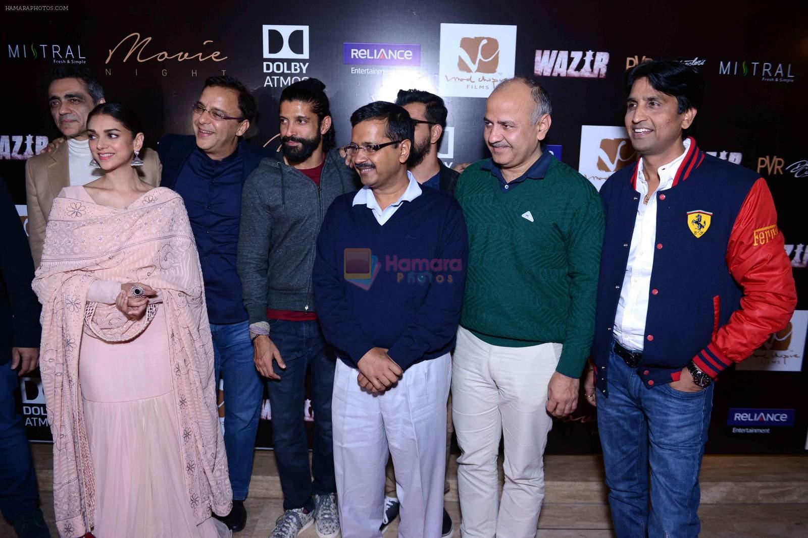 Aditi Rao Hydari, Vidhu Vinod Chopra, Farhan Akhtar, Bejoy Nambiar, Arvind Kejriwal at Wazir screening in Delhi on 5th Jan 2016