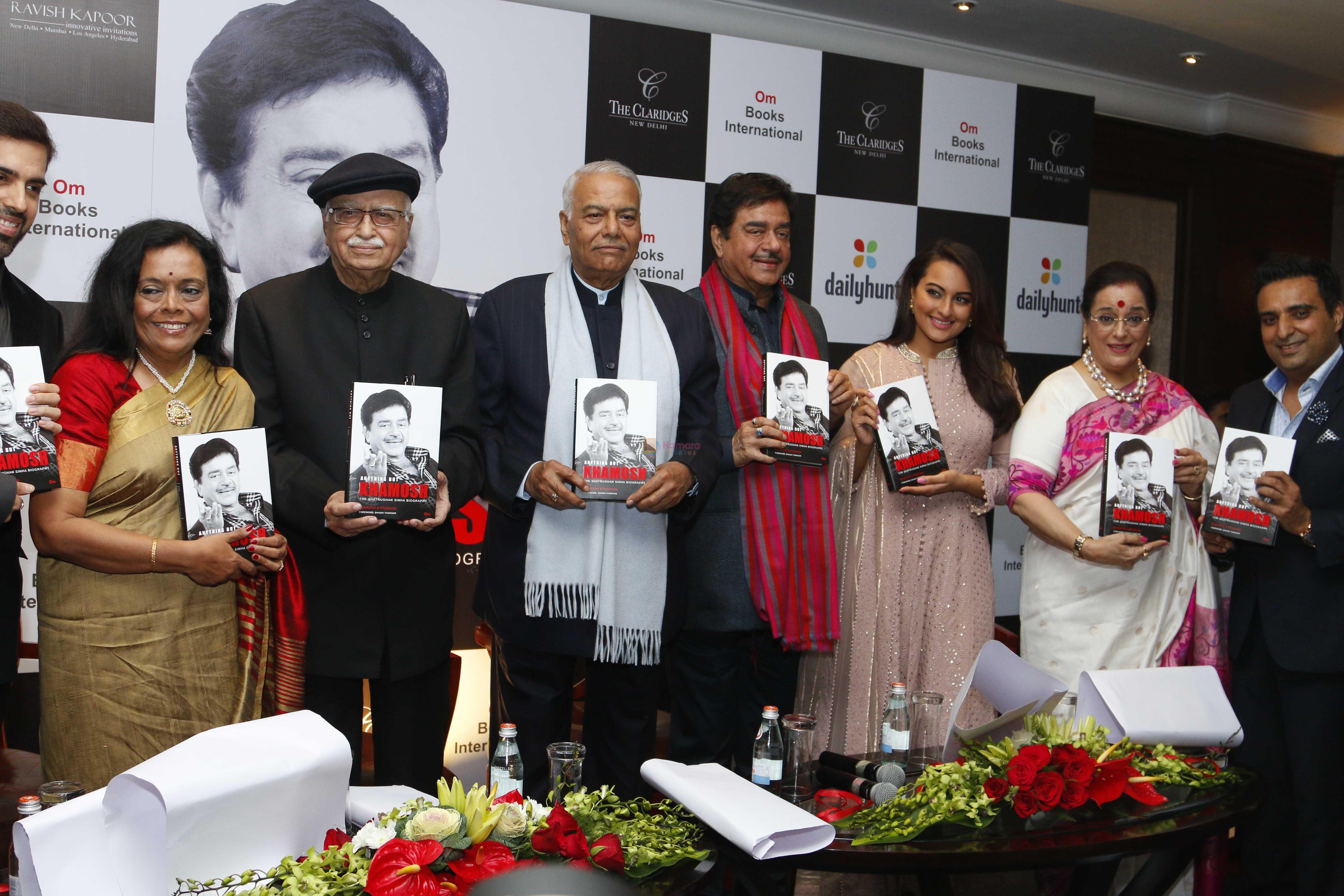 Sonakshi Sinha, Poonam Sinha, Shatrughan Sinha at Shatrughan Sinha's Book Launch on 6th Jan 2016