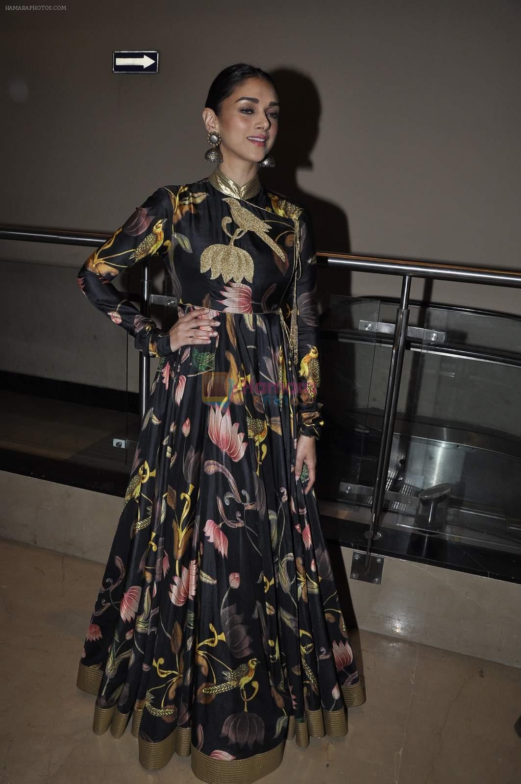 Aditi Rao Hydari at Wazir screening in Mumbai on 7th Jan 2016