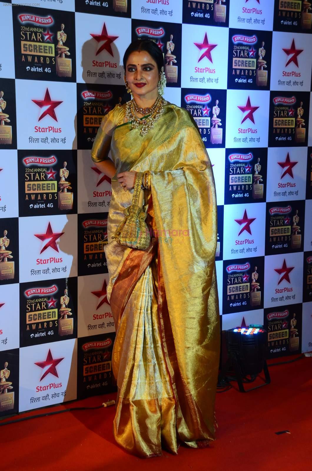 Rekha at Star Screen Awards Red Carpet on 8th Jan 2016