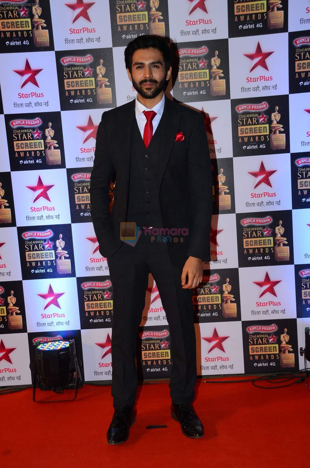 at Star Screen Awards Red Carpet on 8th Jan 2016