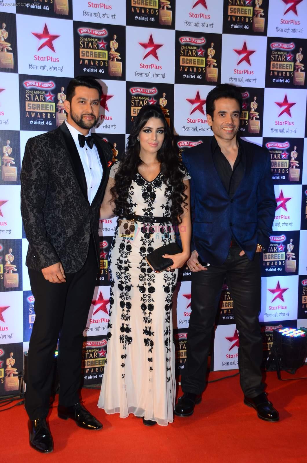 Aftab Shivdasani, Tusshar Kapoor at Star Screen Awards Red Carpet on 8th Jan 2016