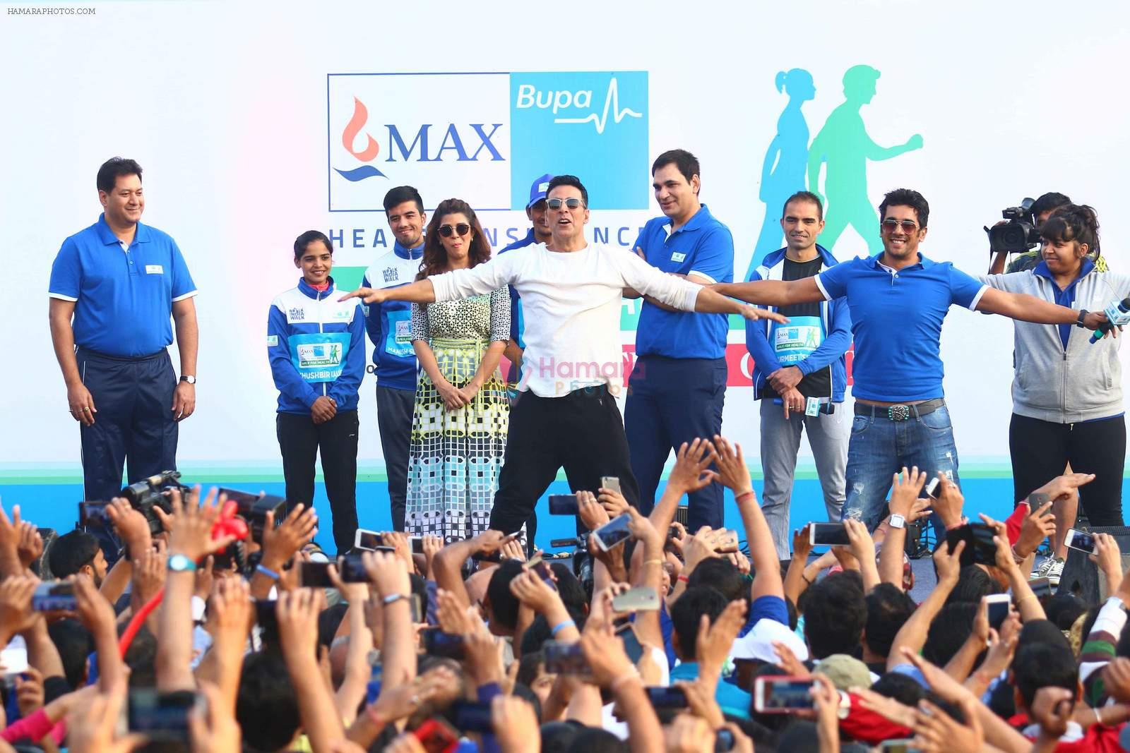 Akshay Kumar, Nimrat Kaur at the 4th edition of Max Bupa Walk for Health in Mumbai on 10th Jan 2016