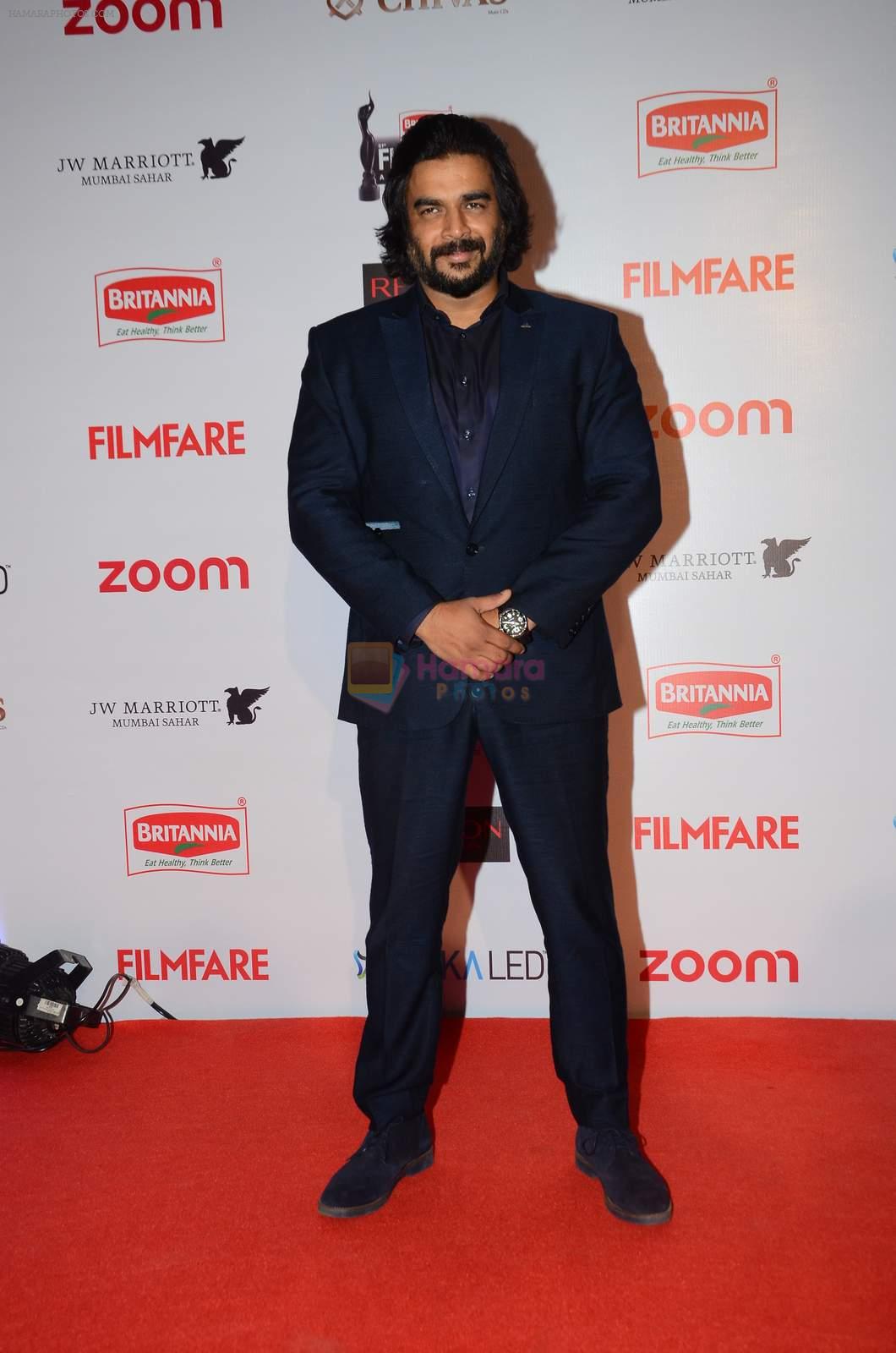 Madhavan at Filmfare Nominations red carpet on 9th Jan 2016