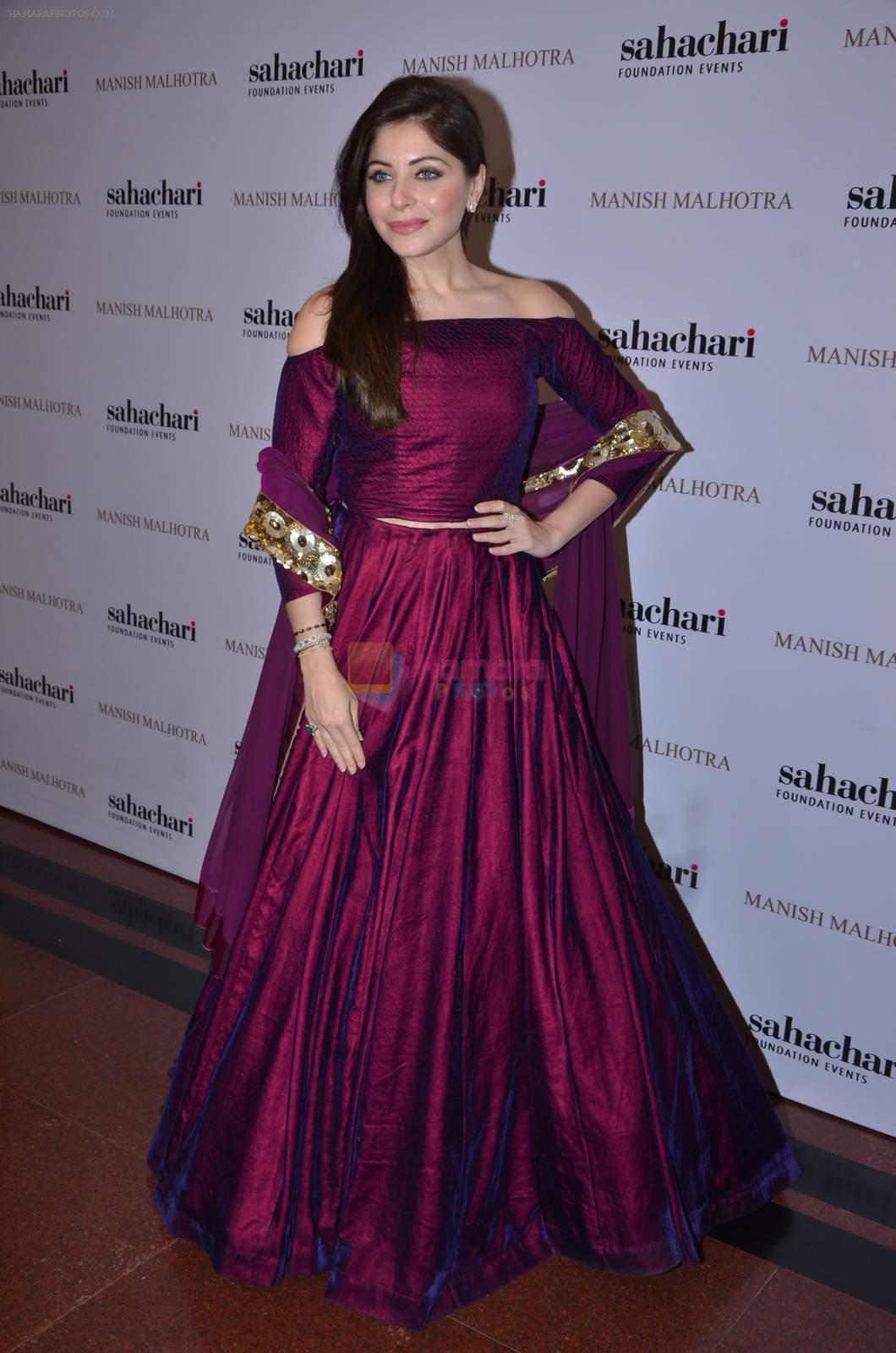 Kanika Kapoor at Manish Malhotra show for Sahachari Foundation on 14th Jan 2016