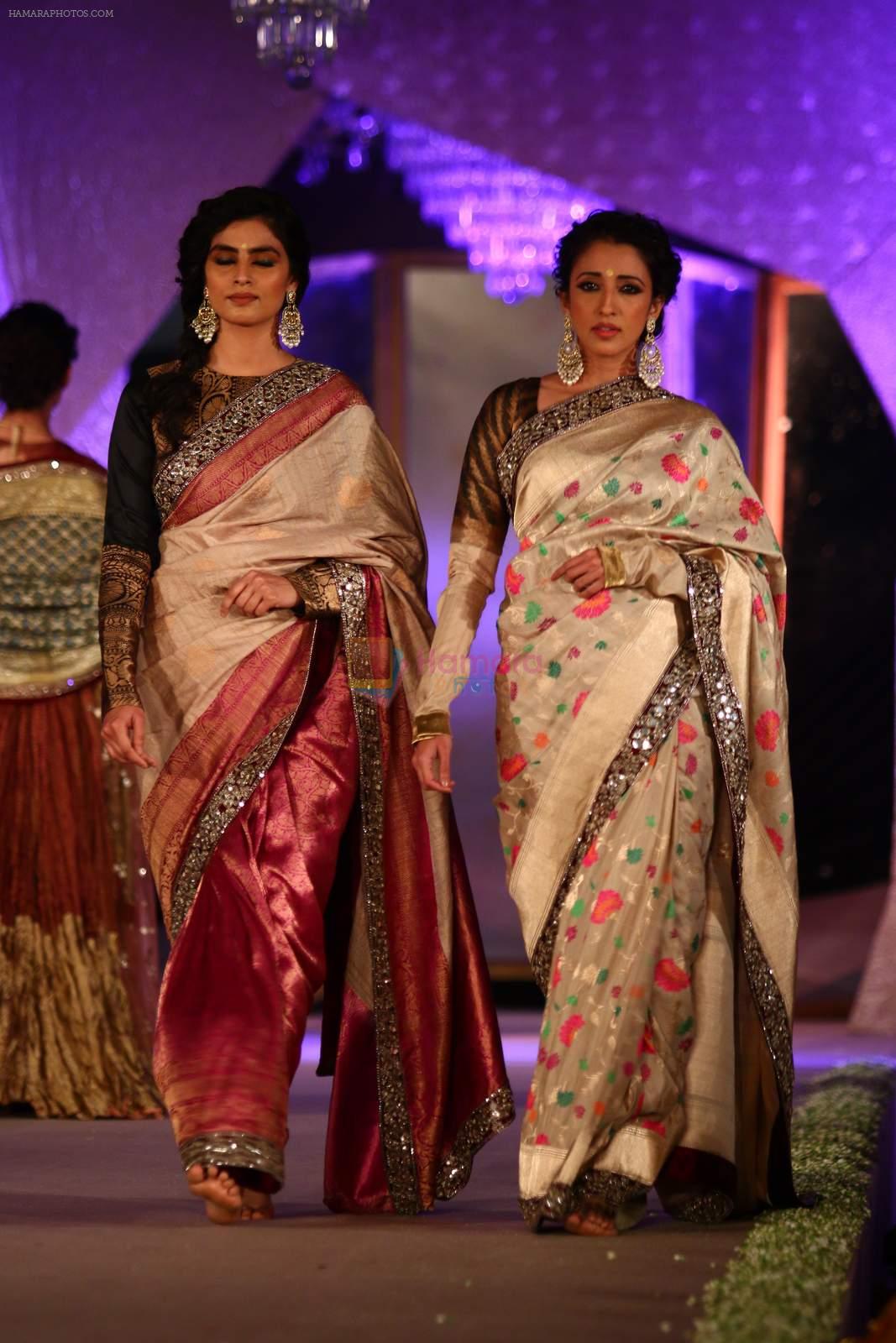 Model walks for Manish Malhotra show for Sahachari Foundation on 14th Jan 2016
