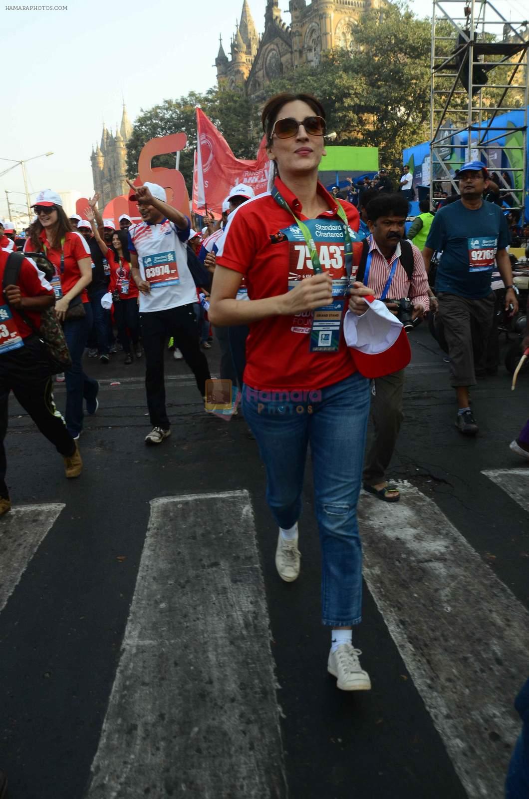 Farah Khan Ali at Mumbai marathon on 17th Jan 2016
