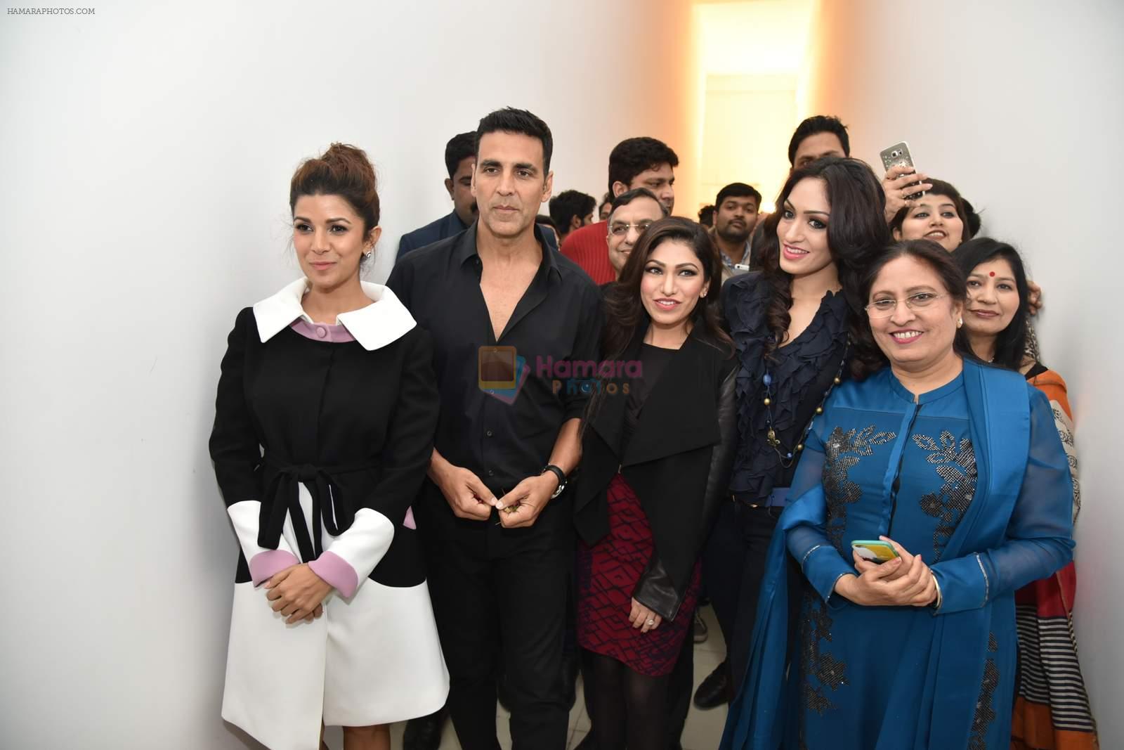 Akshay Kumar, Tulsi Kumar promote Airlift at T Series Stage Academy in Noida on 18th Jan 2016