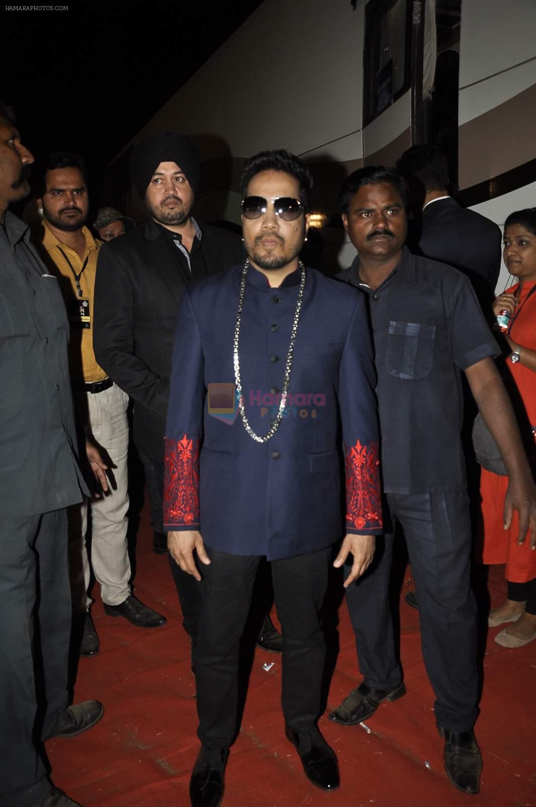 Mika Singh at Umang police show on 19th Jan 2016