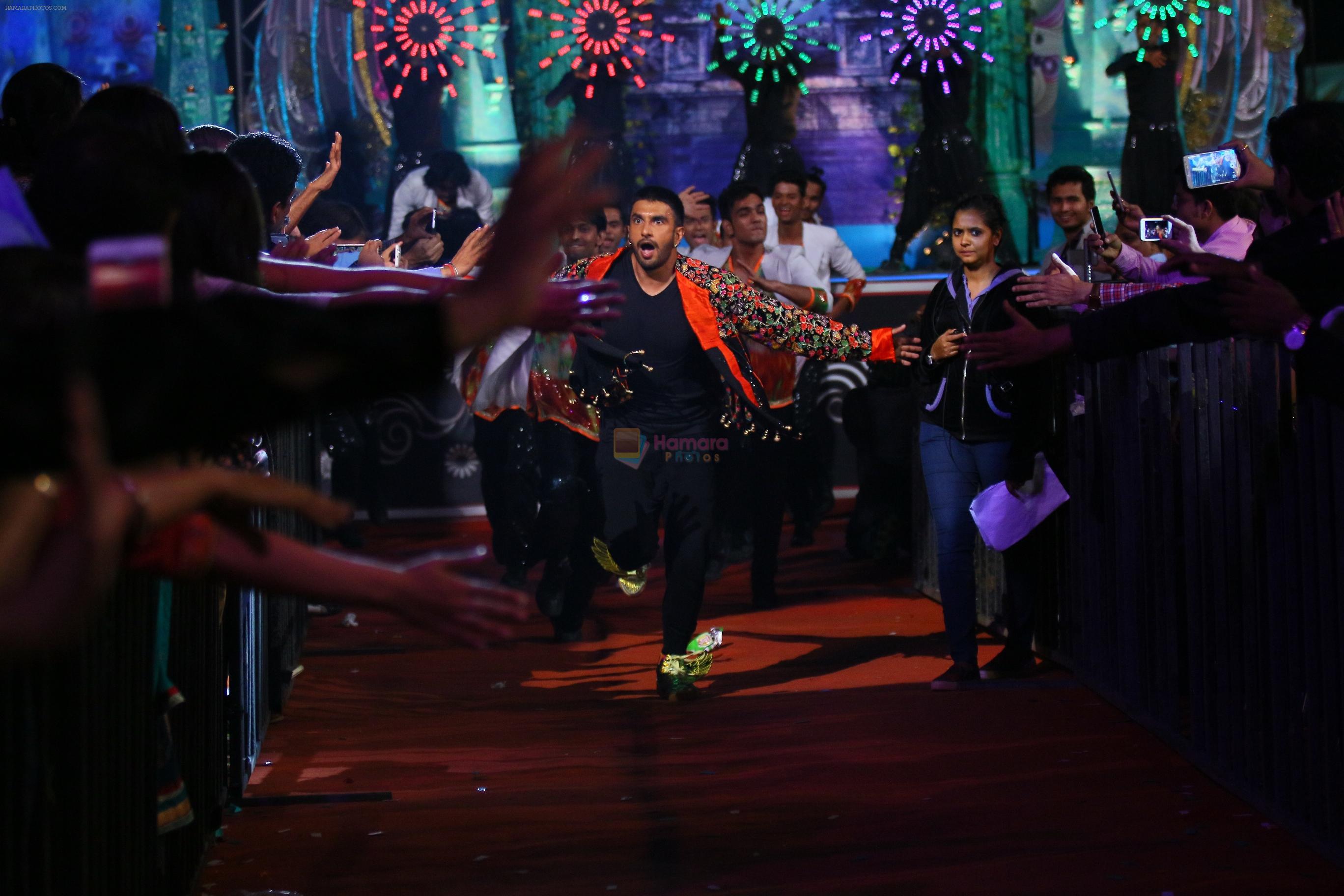 Ranveer Singh dance dance at Star Screen Awards 2016