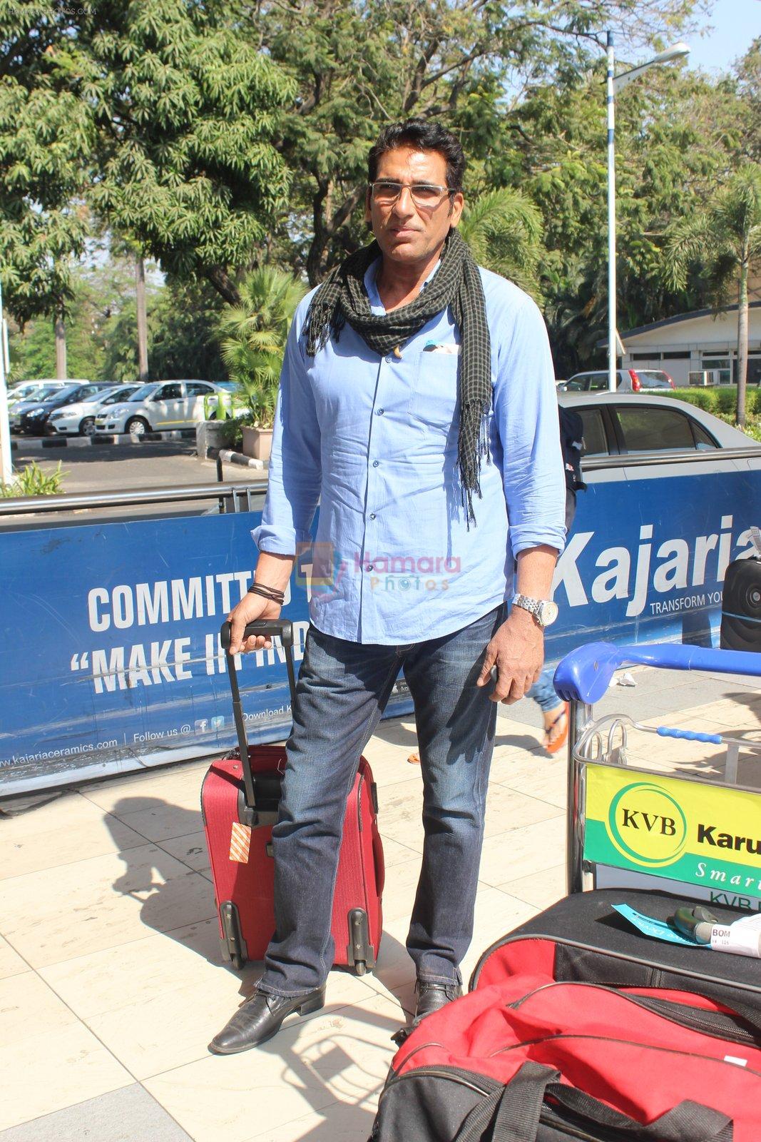 Mukesh Rishi snapped at airport  on 29th Jan 2016