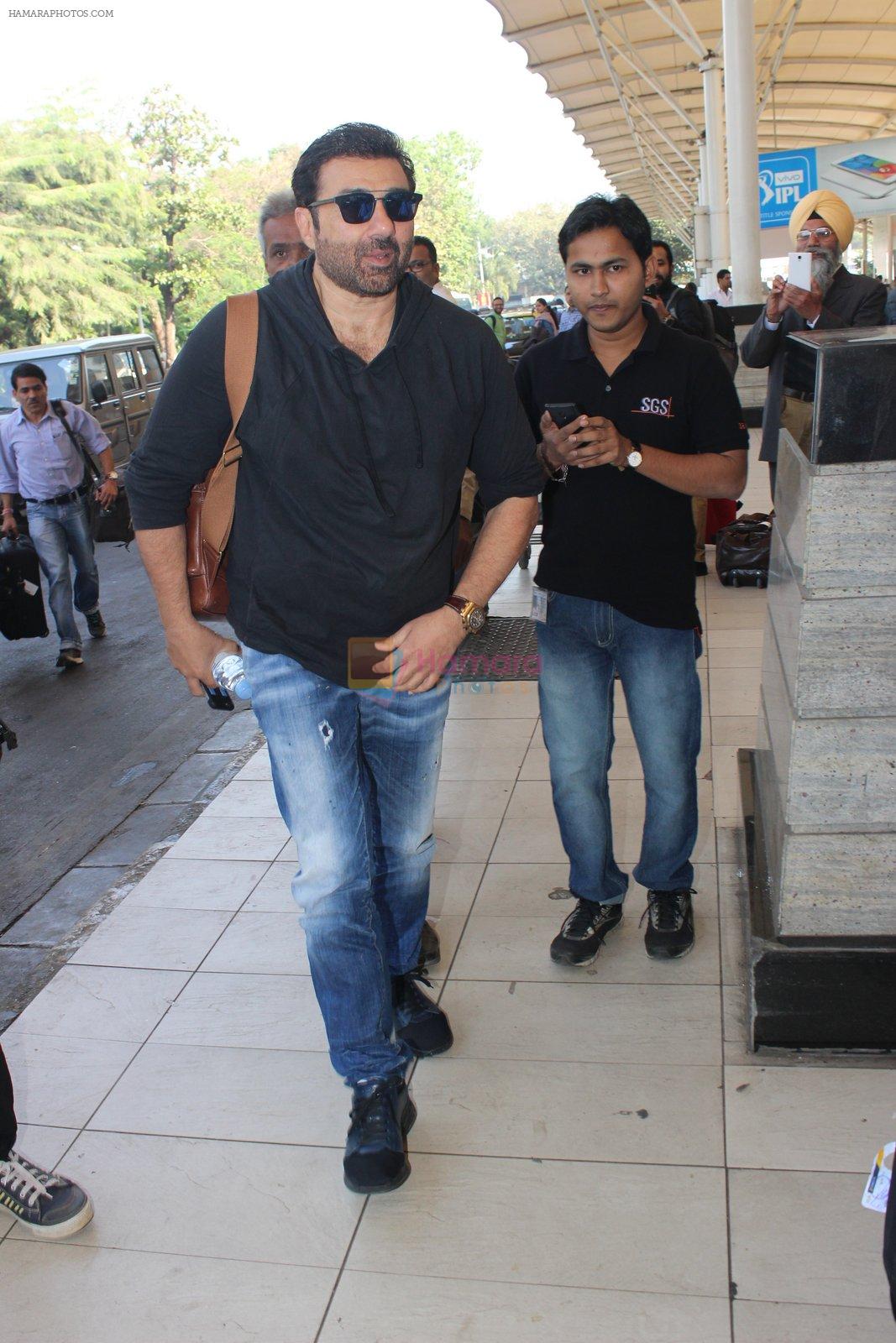 Sunny Deol snapped at airport  on 30th Jan 2016