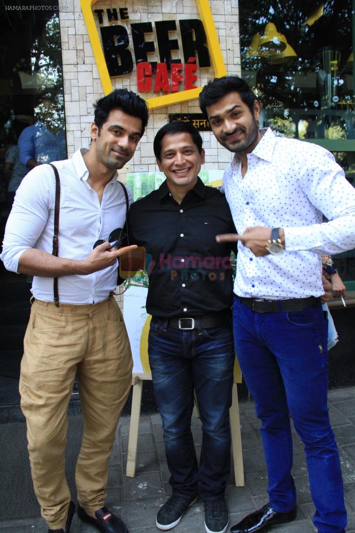 Anuj, VInod, Mrunal at the launch of The Beer Cafe
