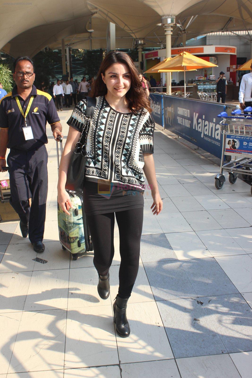 Soha Ali Khan snapped at Airport on 31st Jan 2016