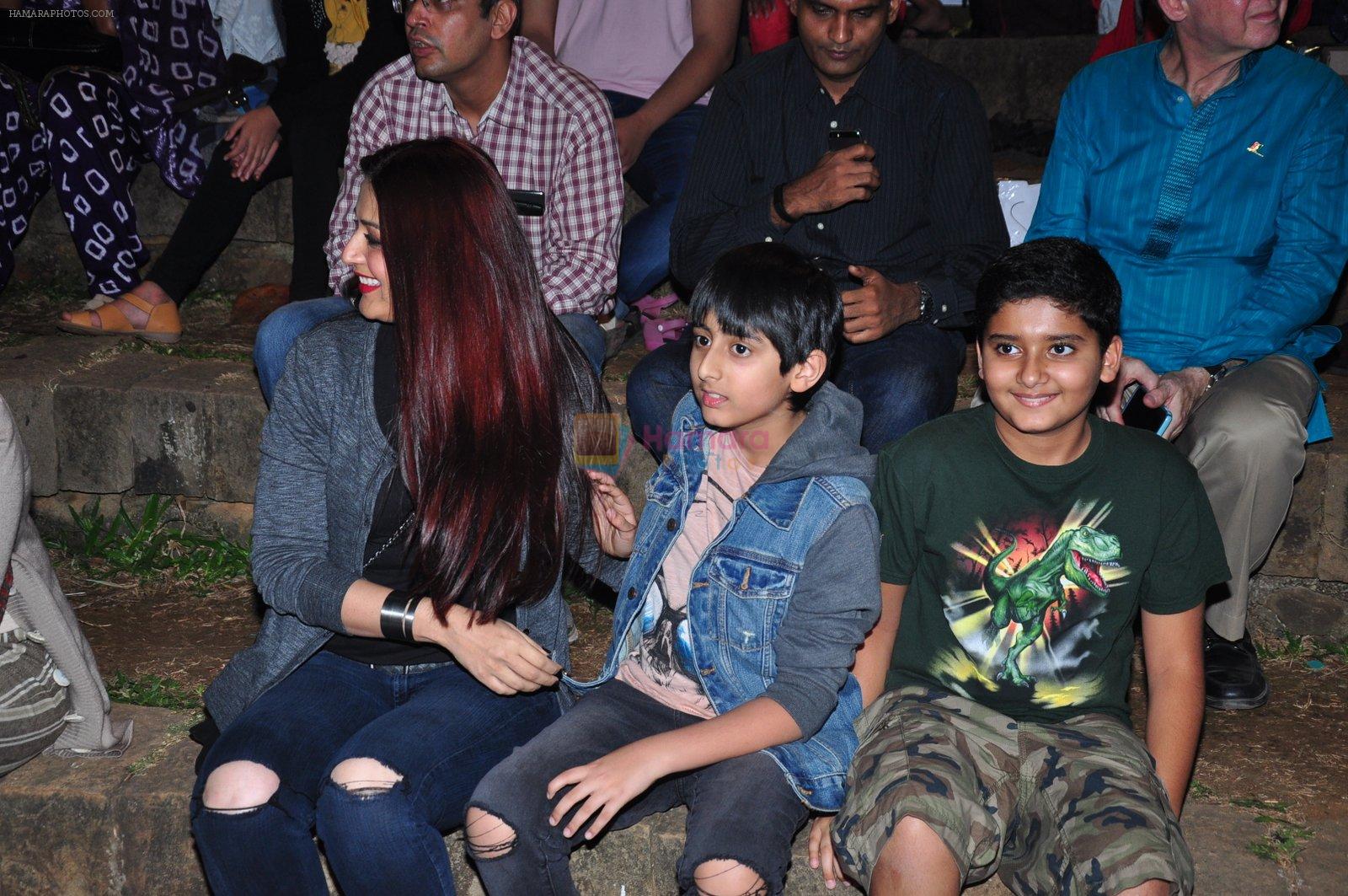 Sonali Bendre and son snapped in Mumbai on 31st Jan 2016