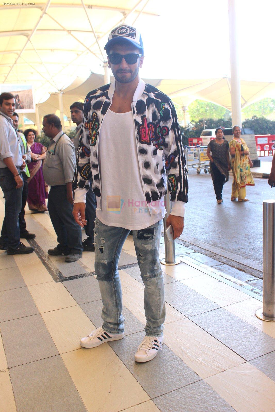 Ranveer Singh snapped at airport on 2nd Feb 2016