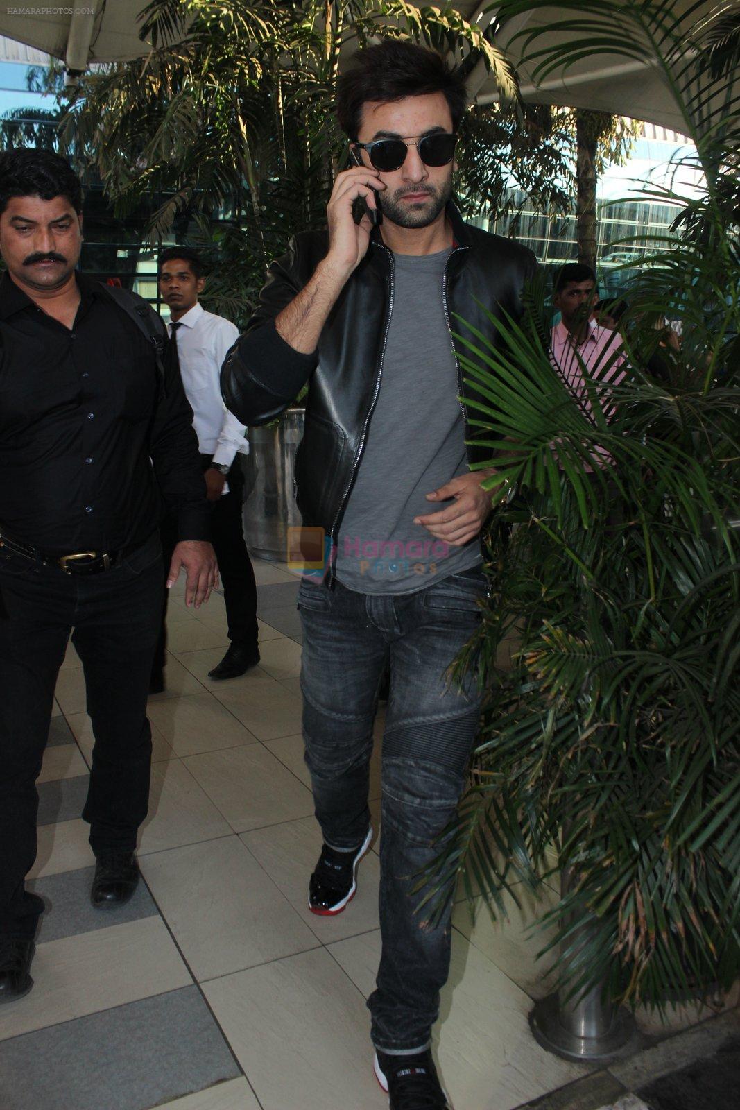 Ranbir Kapoor snapped at airport on 3rd Feb 2016