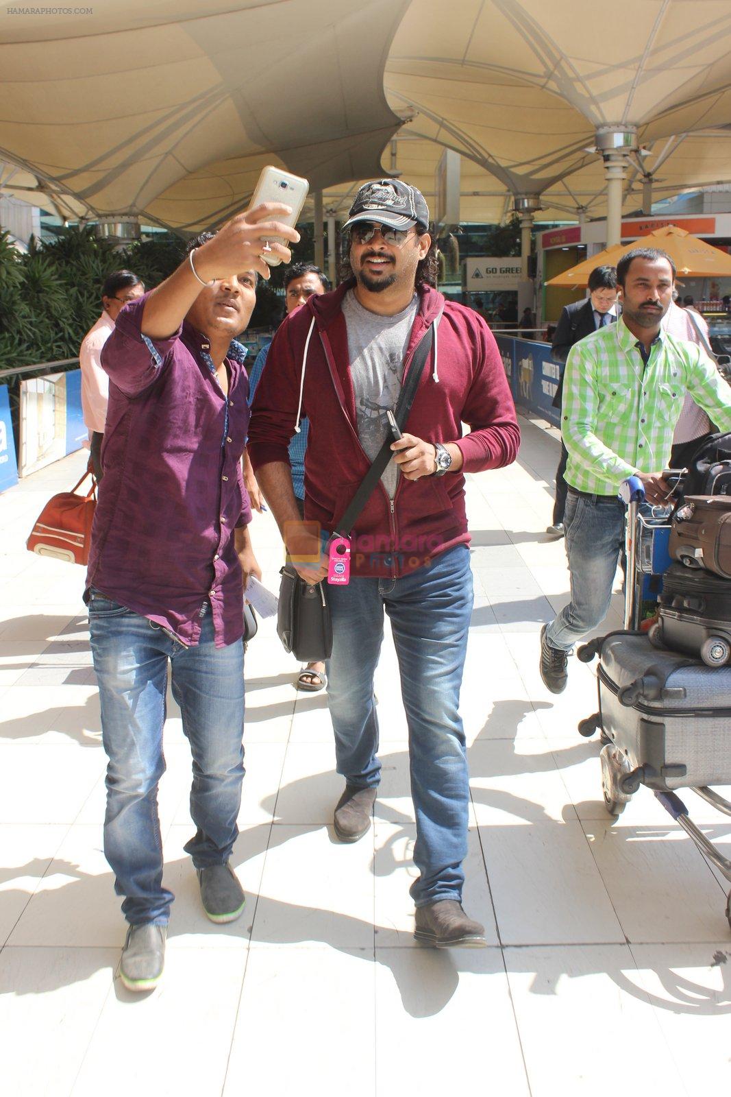 Madhavan snapped at airport on 3rd Feb 2016