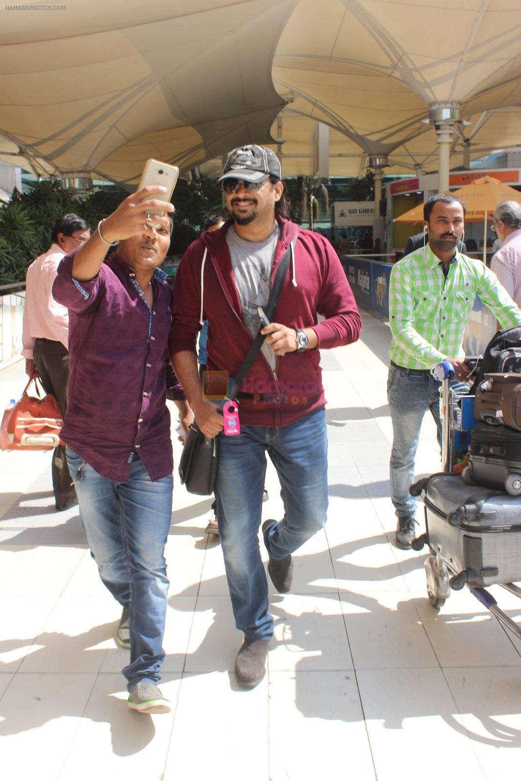 Madhavan snapped at airport on 3rd Feb 2016