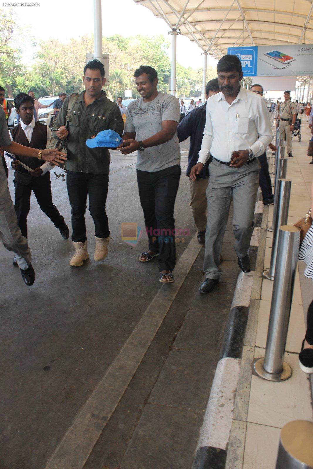 Mahendra Singh Dhoni snapped at airport on 4th Feb 2016