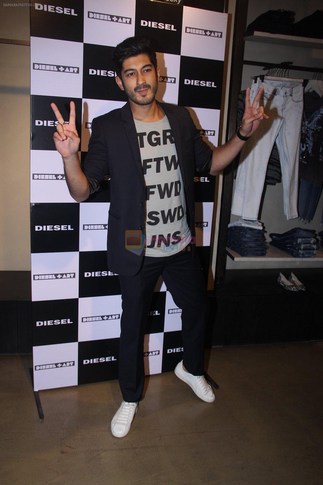 Mohit Marwah at Rohan Shrestha's exhibition on 6th Feb 2016