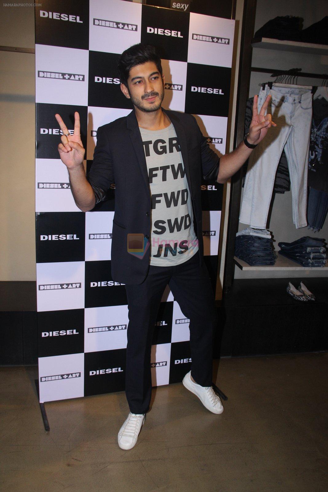 Mohit Marwah at Rohan Shrestha's exhibition on 6th Feb 2016